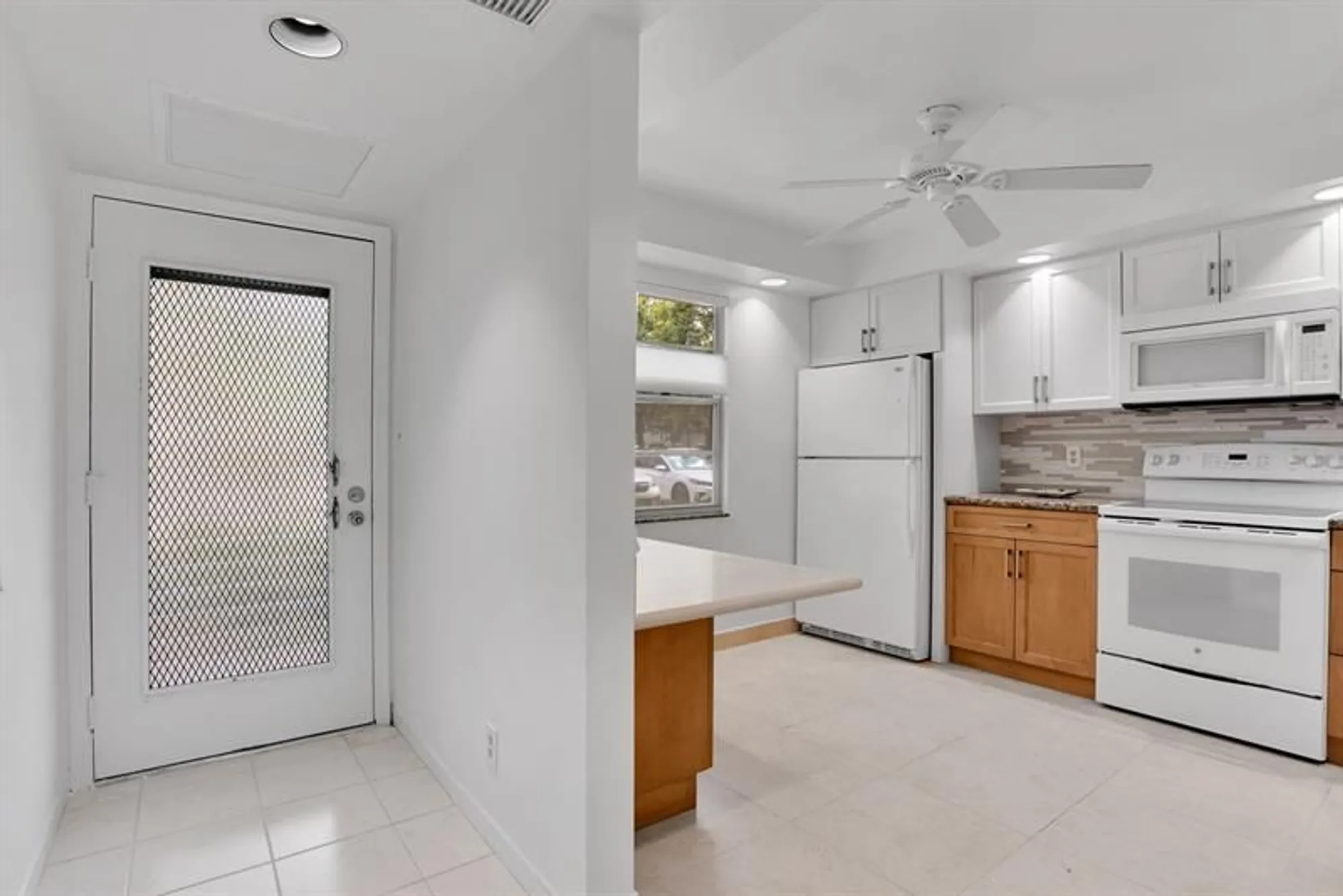 Property Slideshow image 6 of 40 | 3303 aruba way m1, Coconut Creek, FL, 33066