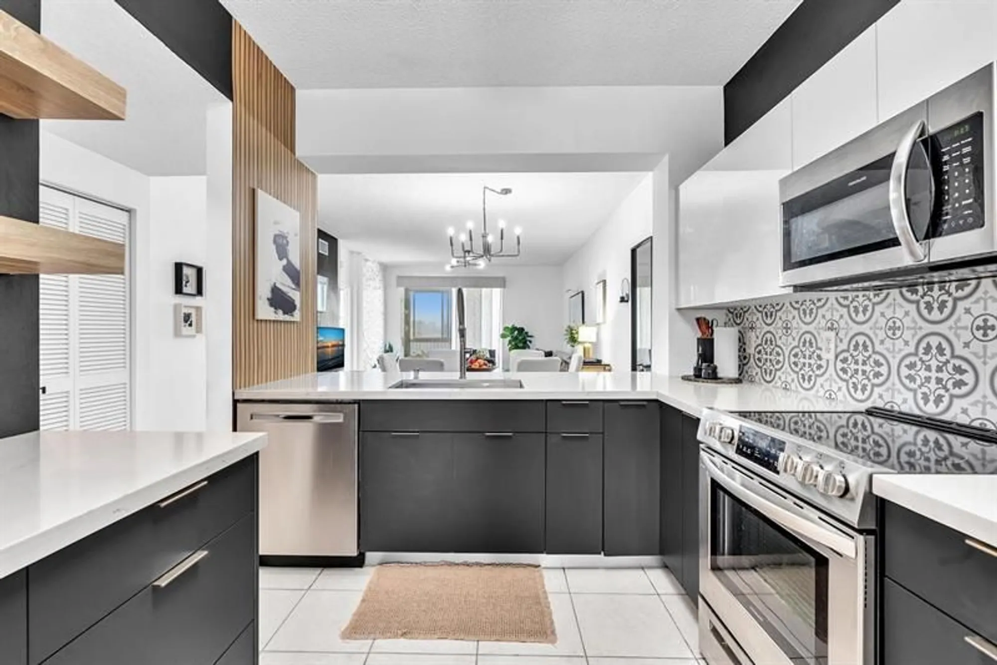 Property Slideshow image 4 of 82 | 7775 southampton ter 405, Tamarac, FL, 33321