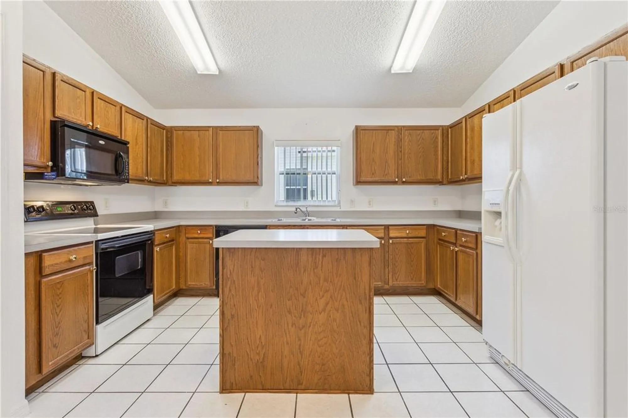 Property Slideshow image 14 of 40 | 4936 sawgrass lake cir, Leesburg, FL, 34748