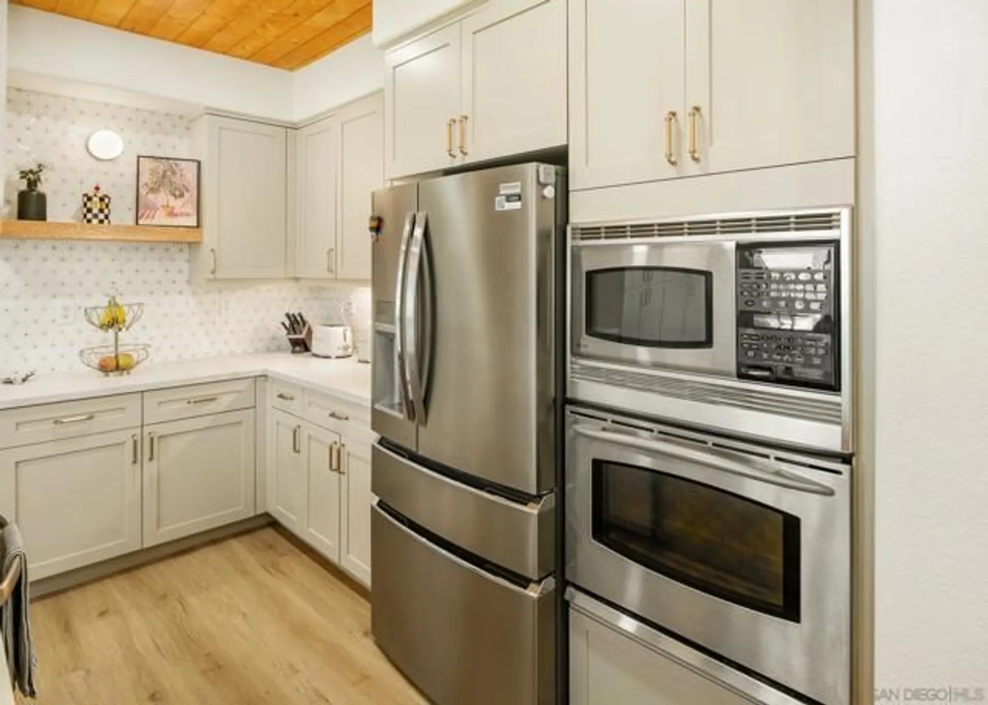 Property Slideshow image 19 of 61 | 10528 pinion trl, Escondido, CA, 92026