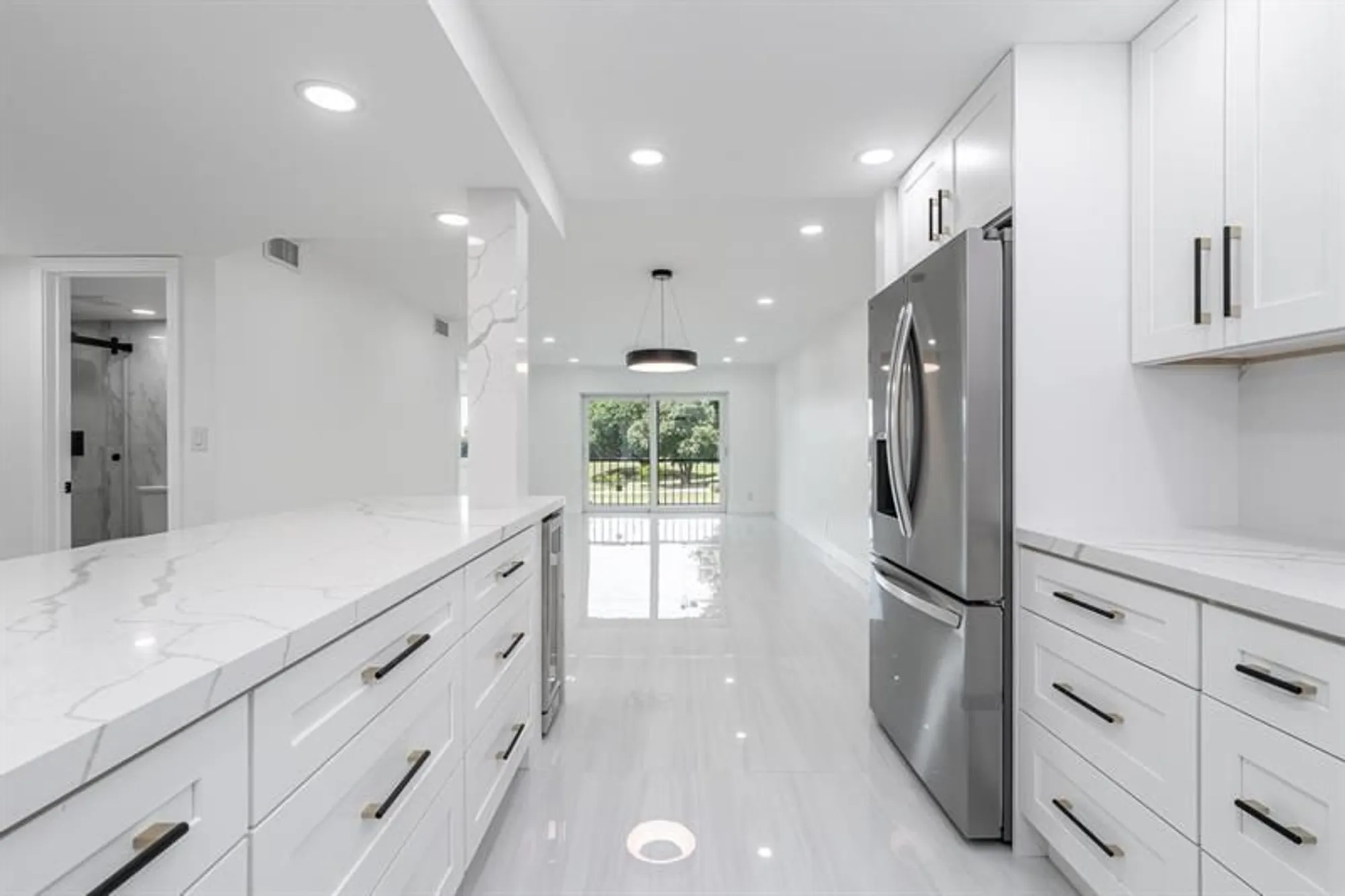Property Slideshow image 12 of 61 | 9811 n hollybrook lake dr 308, Pembroke Pines, FL, 33025