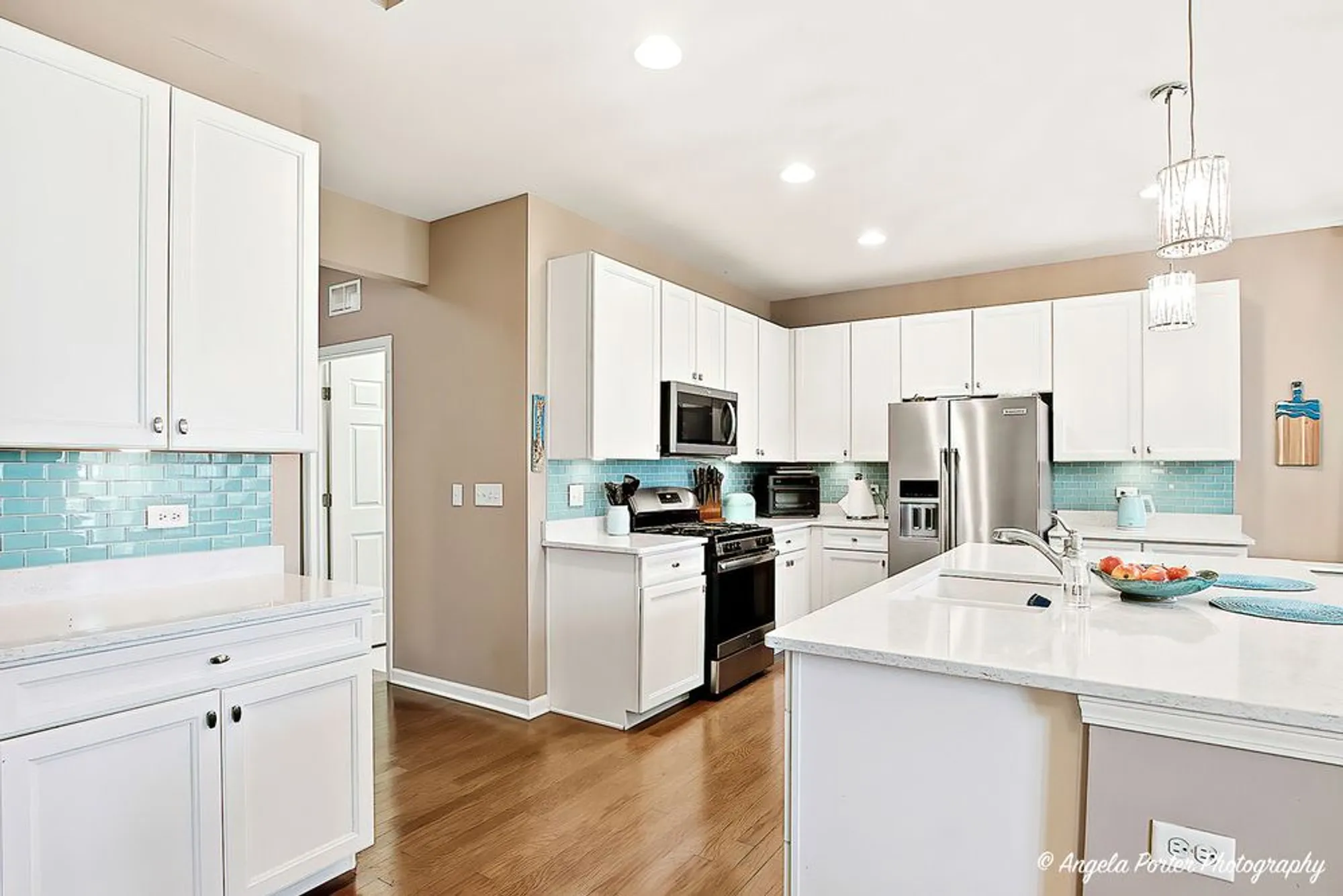 Property Slideshow image 9 of 30 | 1817 alta dr, Volo, IL, 60020