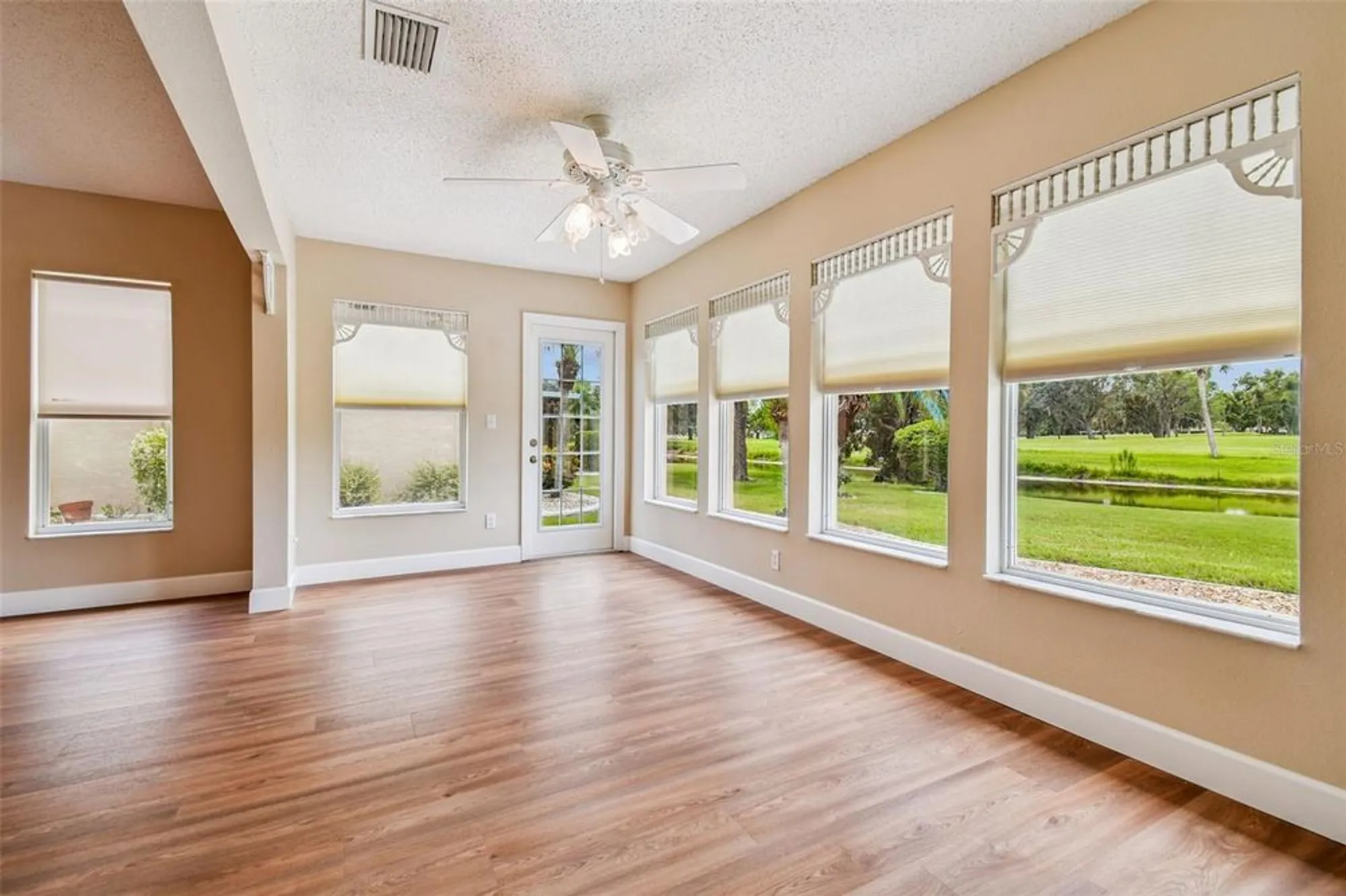 Property Slideshow image 16 of 44 | 2309 lyndhurst dr, Sun City Center, FL, 33573