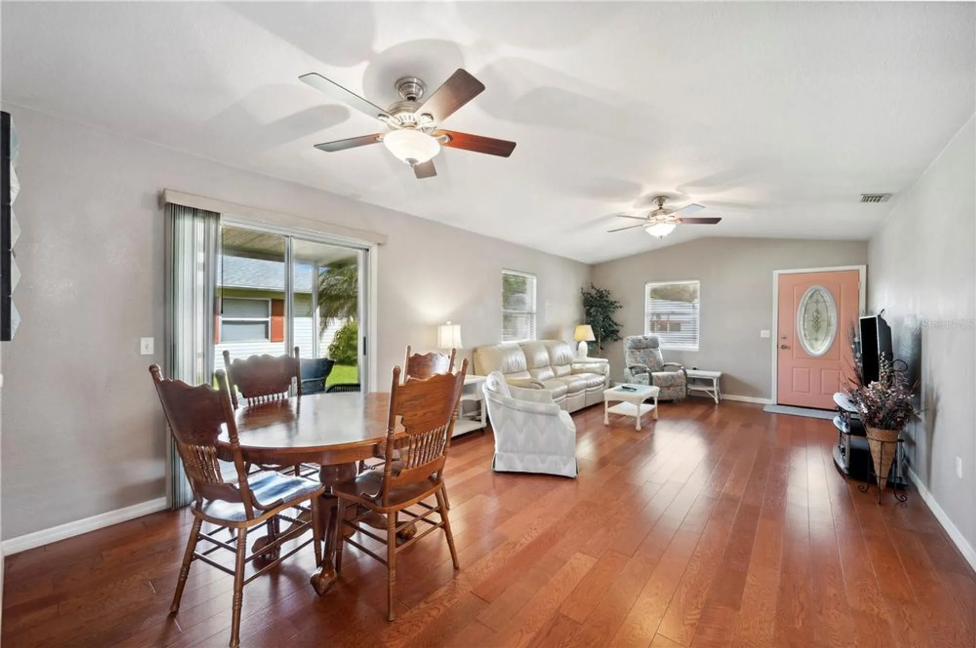 Property Slideshow image 13 of 39 | 4829 colonnades cir, Lakeland, FL, 33811