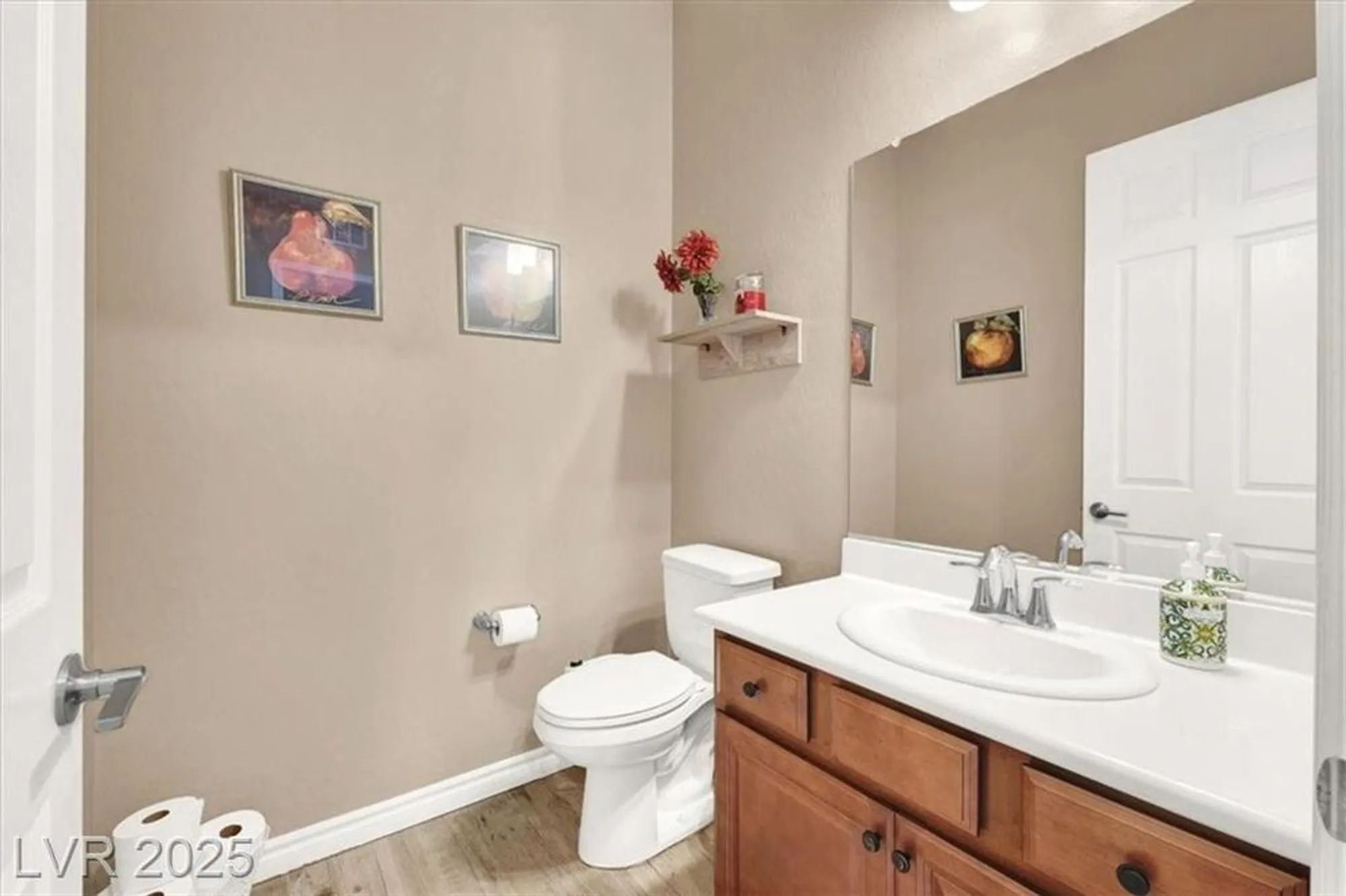 Property Slideshow image 7 of 48 | 400 middlestone ave, Henderson, NV, 89011