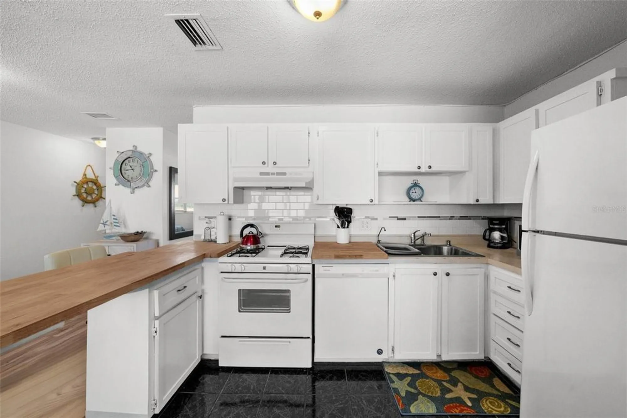 Property Slideshow image 4 of 44 | 5623 80th st n unit 506, Saint Petersburg, FL, 33709