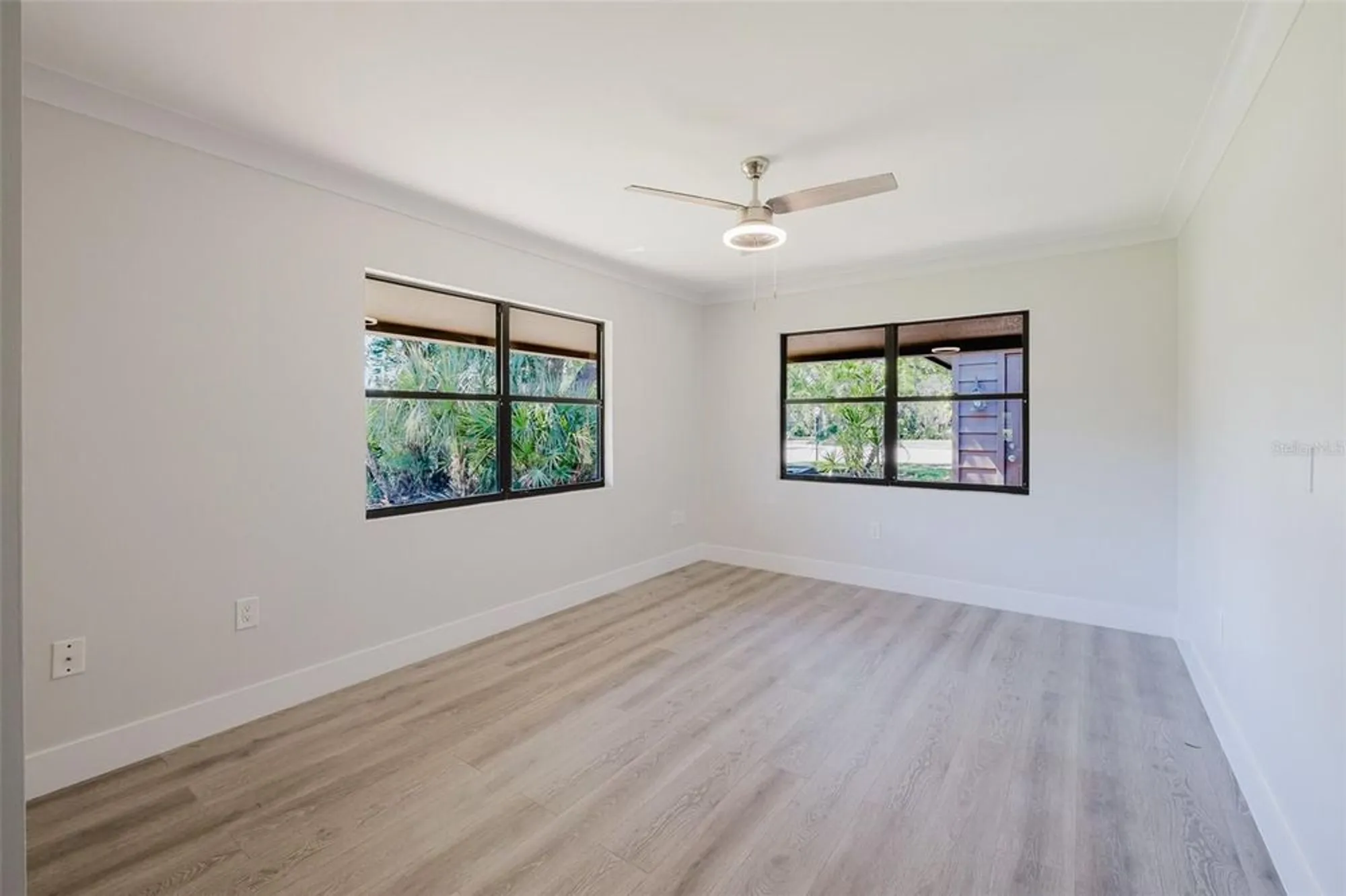 Property Slideshow image 38 of 53 | 5604 doral dr, Sarasota, FL, 34243