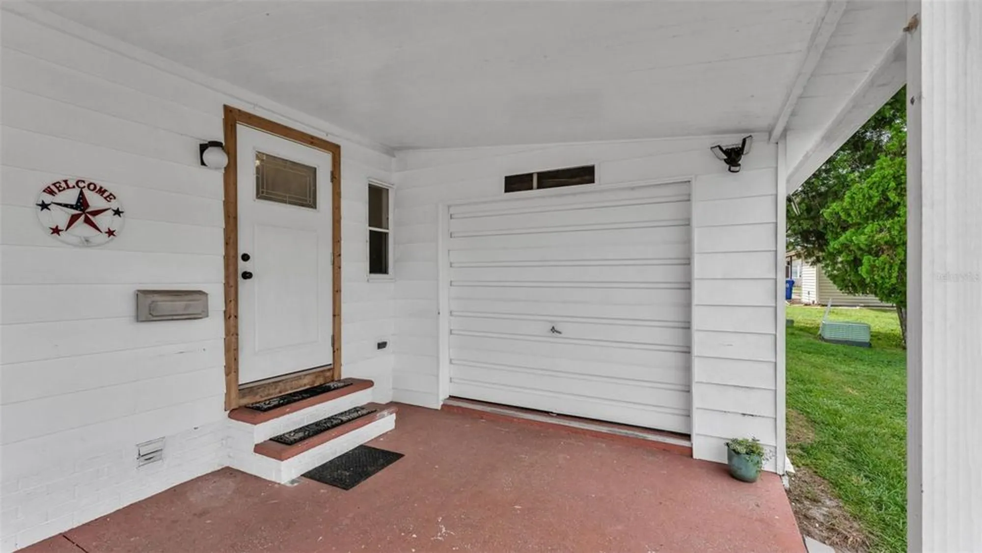 Property Slideshow image 5 of 52 | 1620 foxway dr, Lakeland, FL, 33810