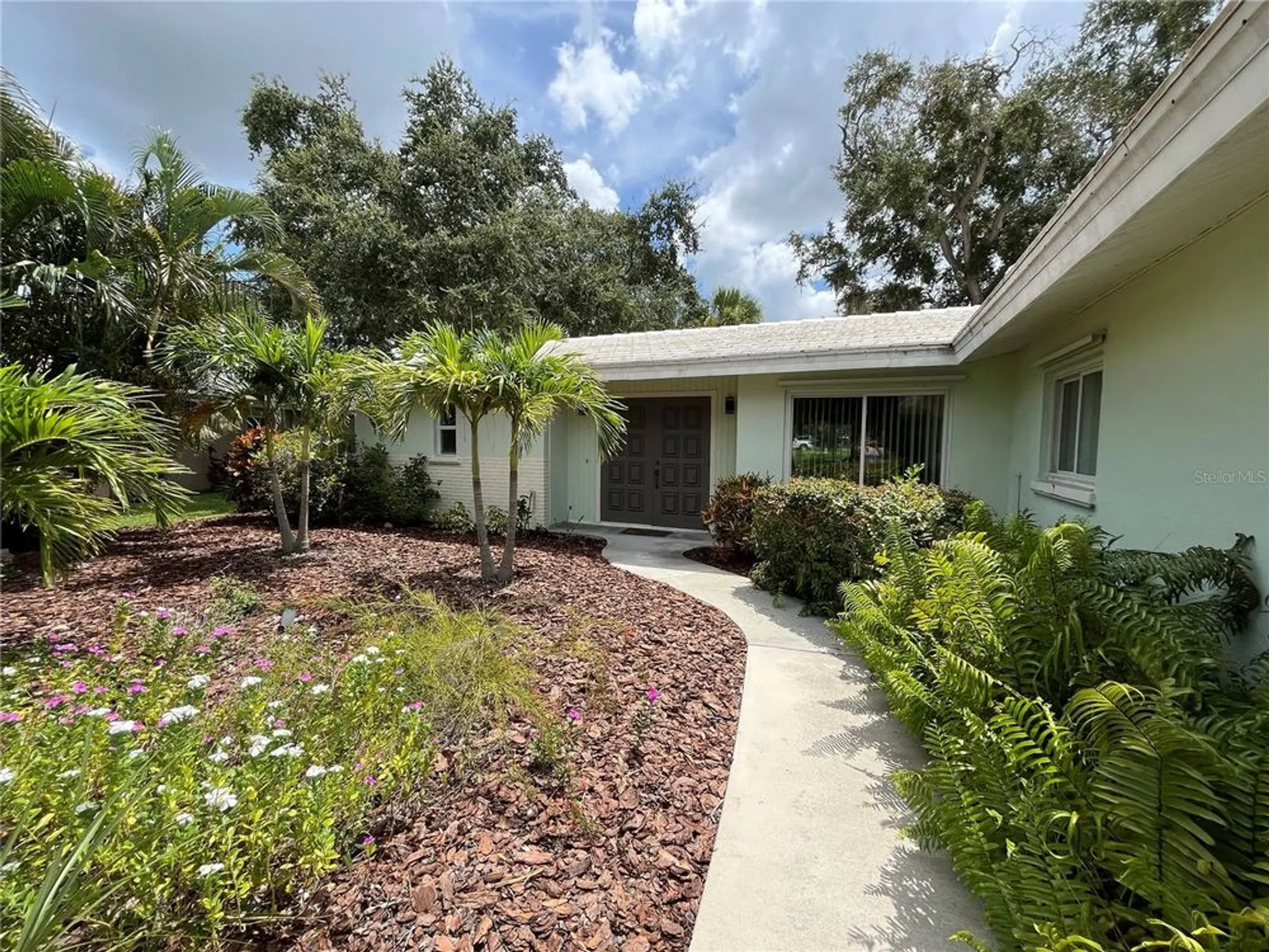 Property Slideshow image 5 of 52 | 3337 spring mill cir, Sarasota, FL, 34239
