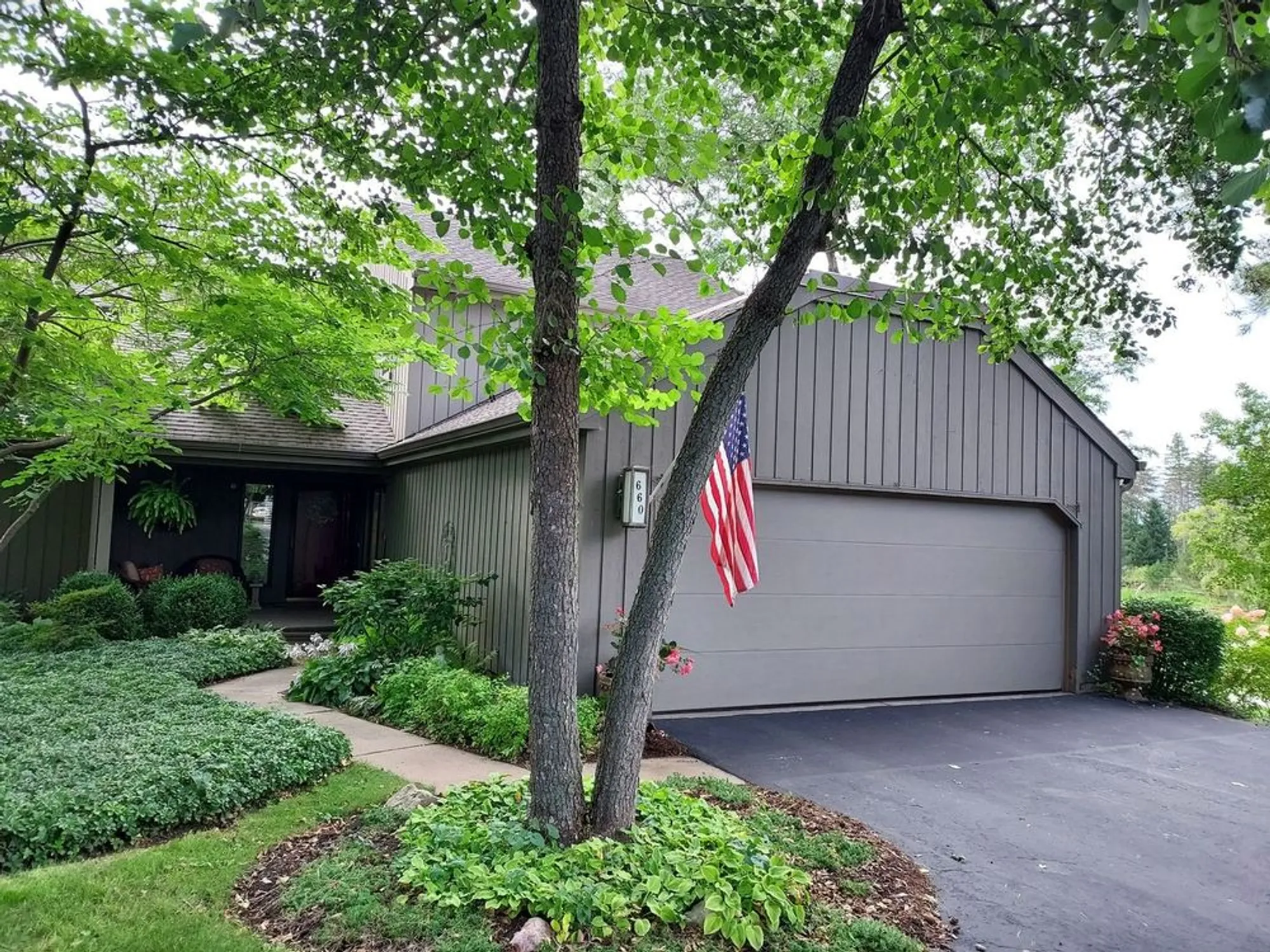 Property Slideshow image 4 of 54 | 660 old barn rd # f-24, Lake Barrington, IL, 60010