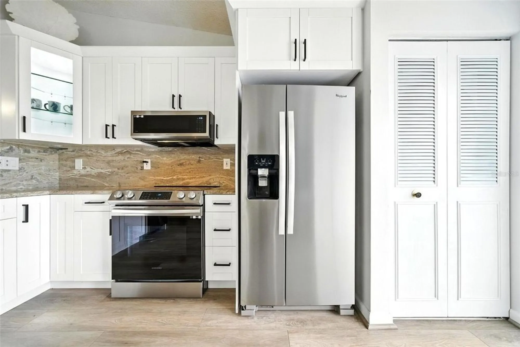 Property Slideshow image 19 of 44 | 1725 pine ridge way e, Palm Harbor, FL, 34684