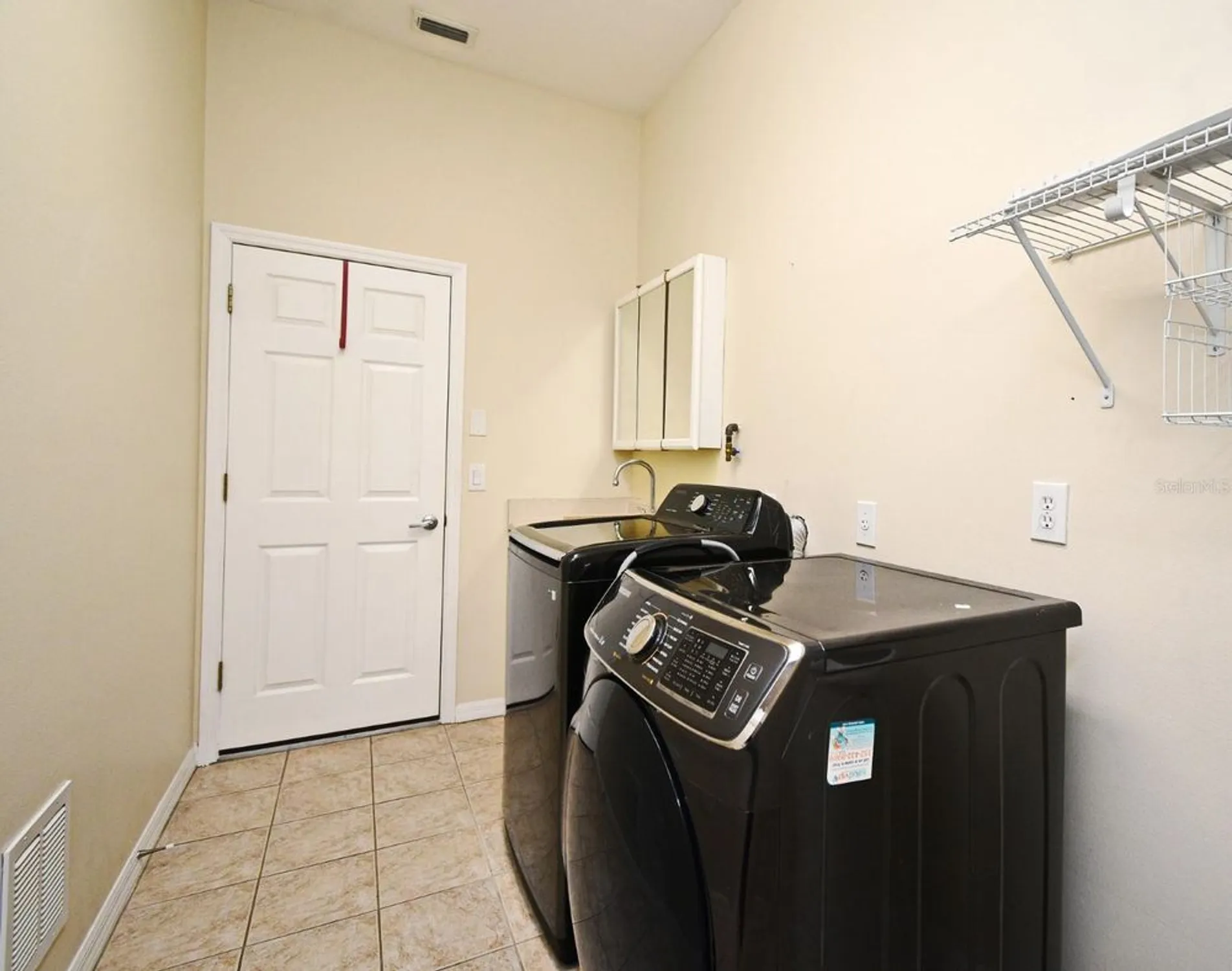 Property Slideshow image 34 of 48 | 2503 squaw crk, Clermont, FL, 34711