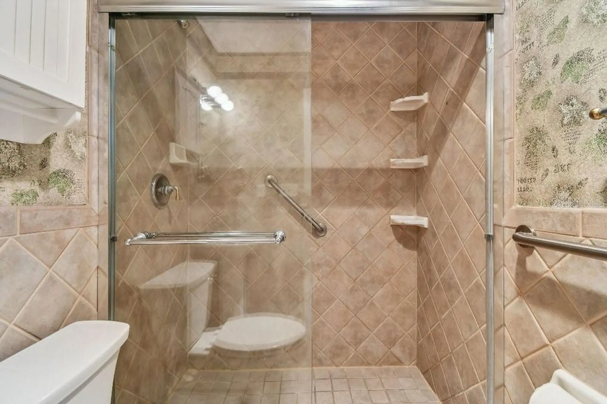 Property Slideshow image 35 of 60 | 916 mainsail way, Palm Harbor, FL, 34685