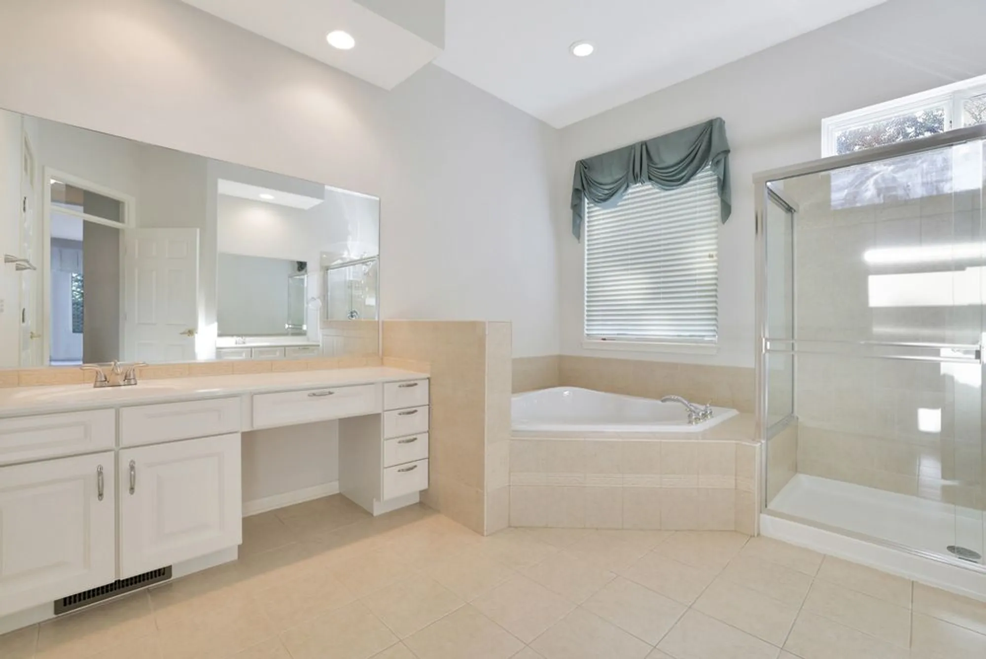Property Slideshow image 18 of 36 | 12617 mulberry ct, Huntley, IL, 60142