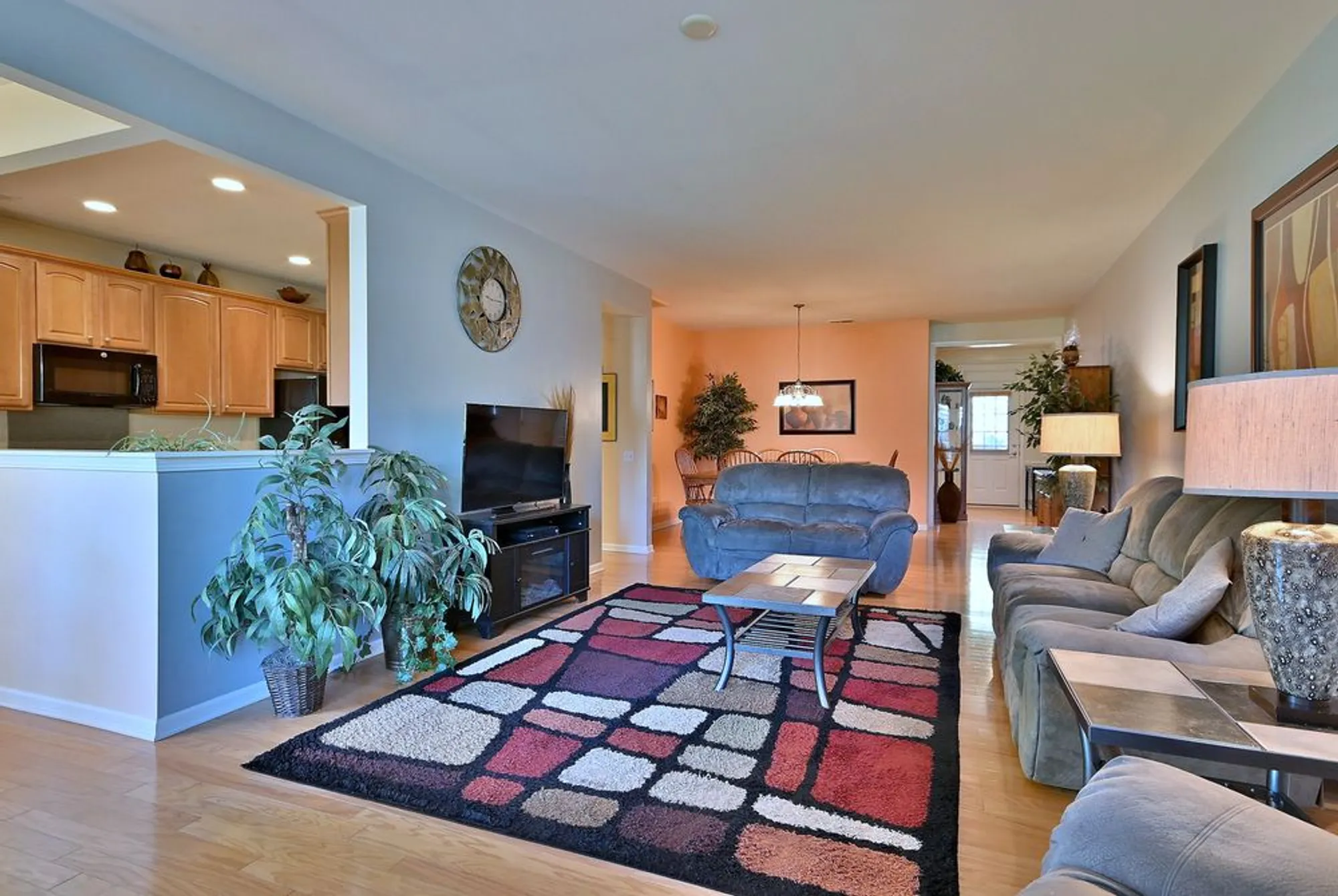 Property Slideshow image 17 of 36 | 2832 beacon point cir, Elgin, IL, 60124