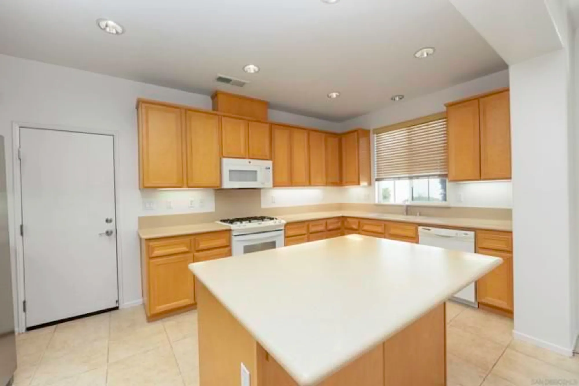 Property Slideshow image 5 of 47 | 1645 beaver crk a, Beaumont, CA, 92223