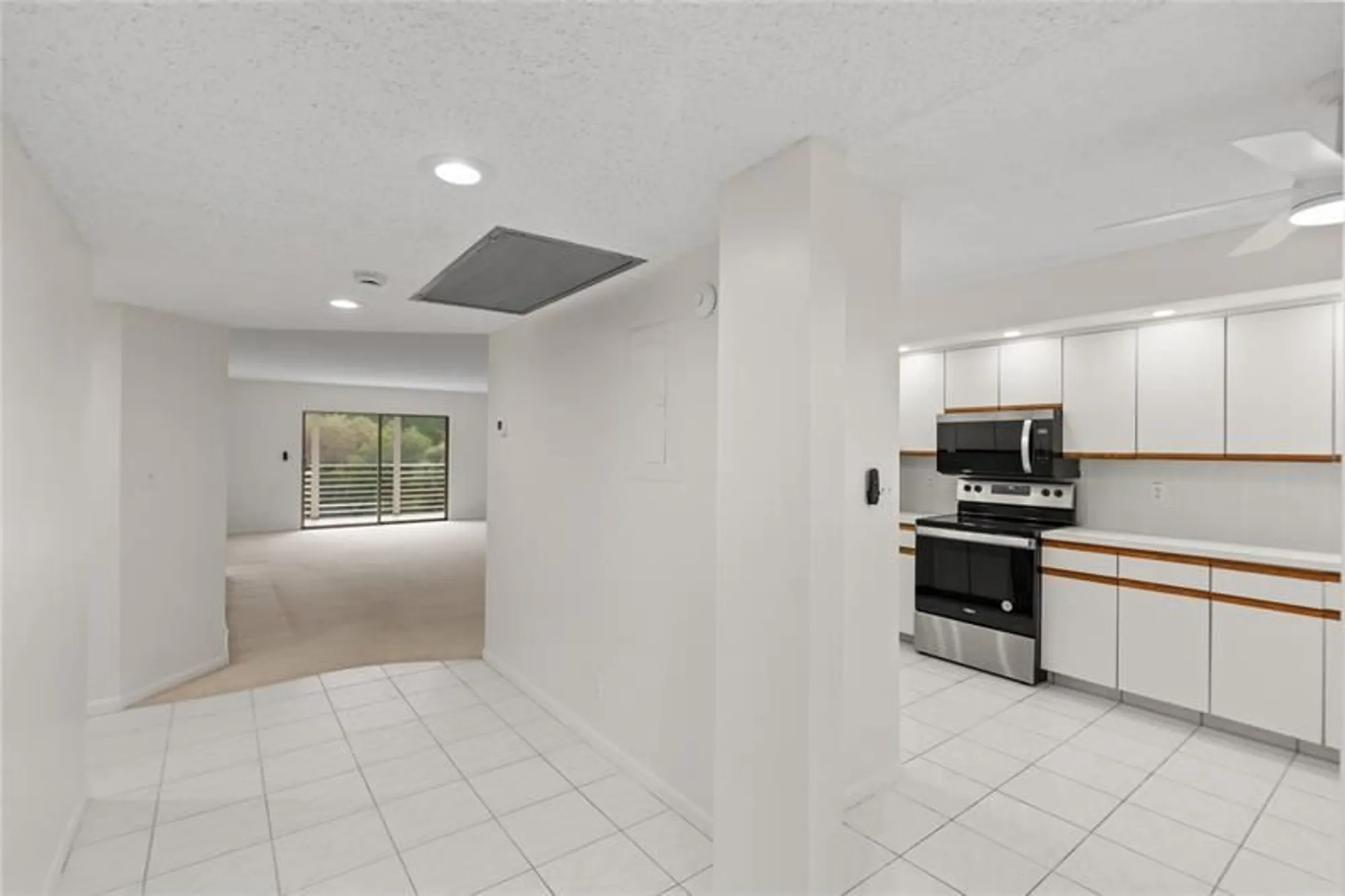 Property Slideshow image 2 of 29 | 1801 eleuthera pt j3, Coconut Creek, FL, 33066