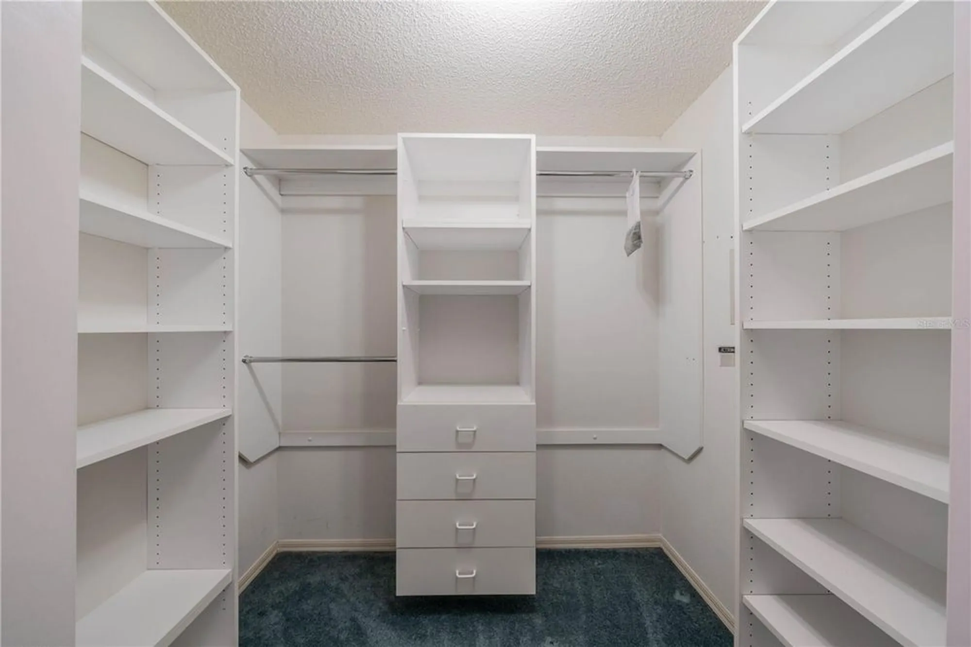 Property Slideshow image 31 of 47 | 301 caloosa palms ct, Sun City Center, FL, 33573