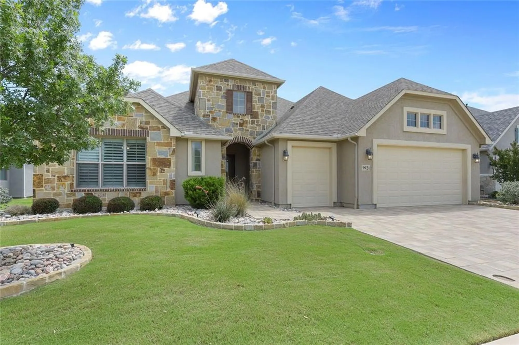 Property Slideshow image 2 of 33 | 9921 flint way, Denton, TX, 76207