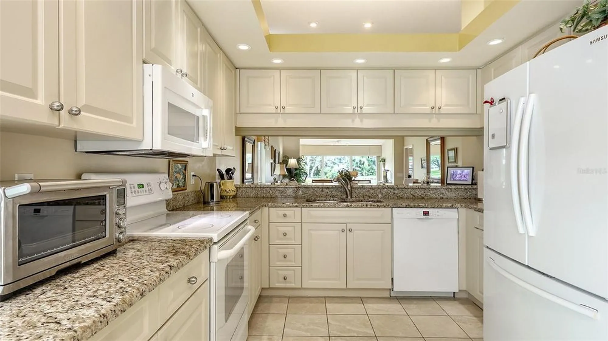 Property Slideshow image 9 of 35 | 5568 country club way, Sarasota, FL, 34243