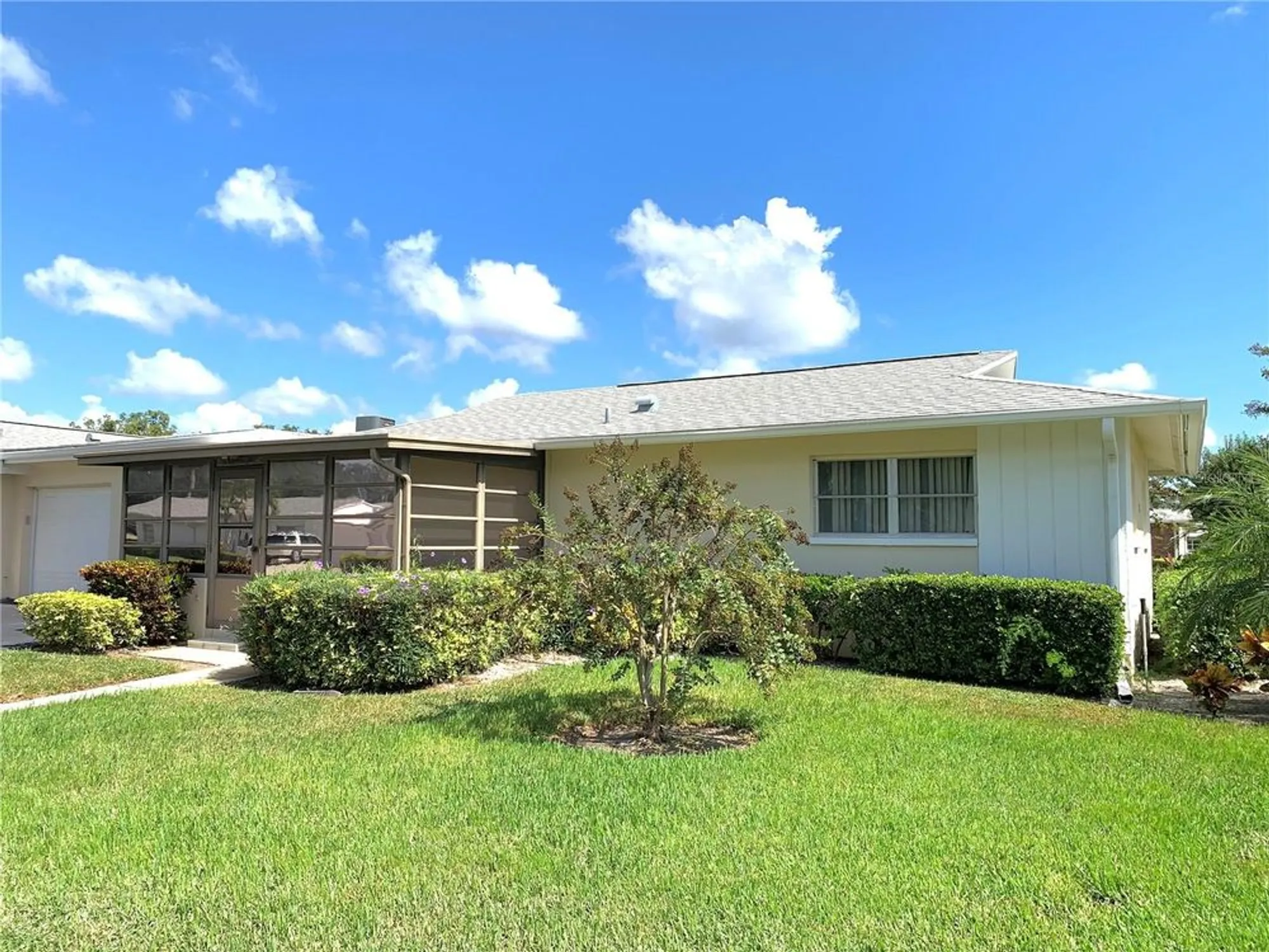 Property Slideshow image 1 of 27 | 2711 sherbrooke ln b, Palm Harbor, FL, 34684