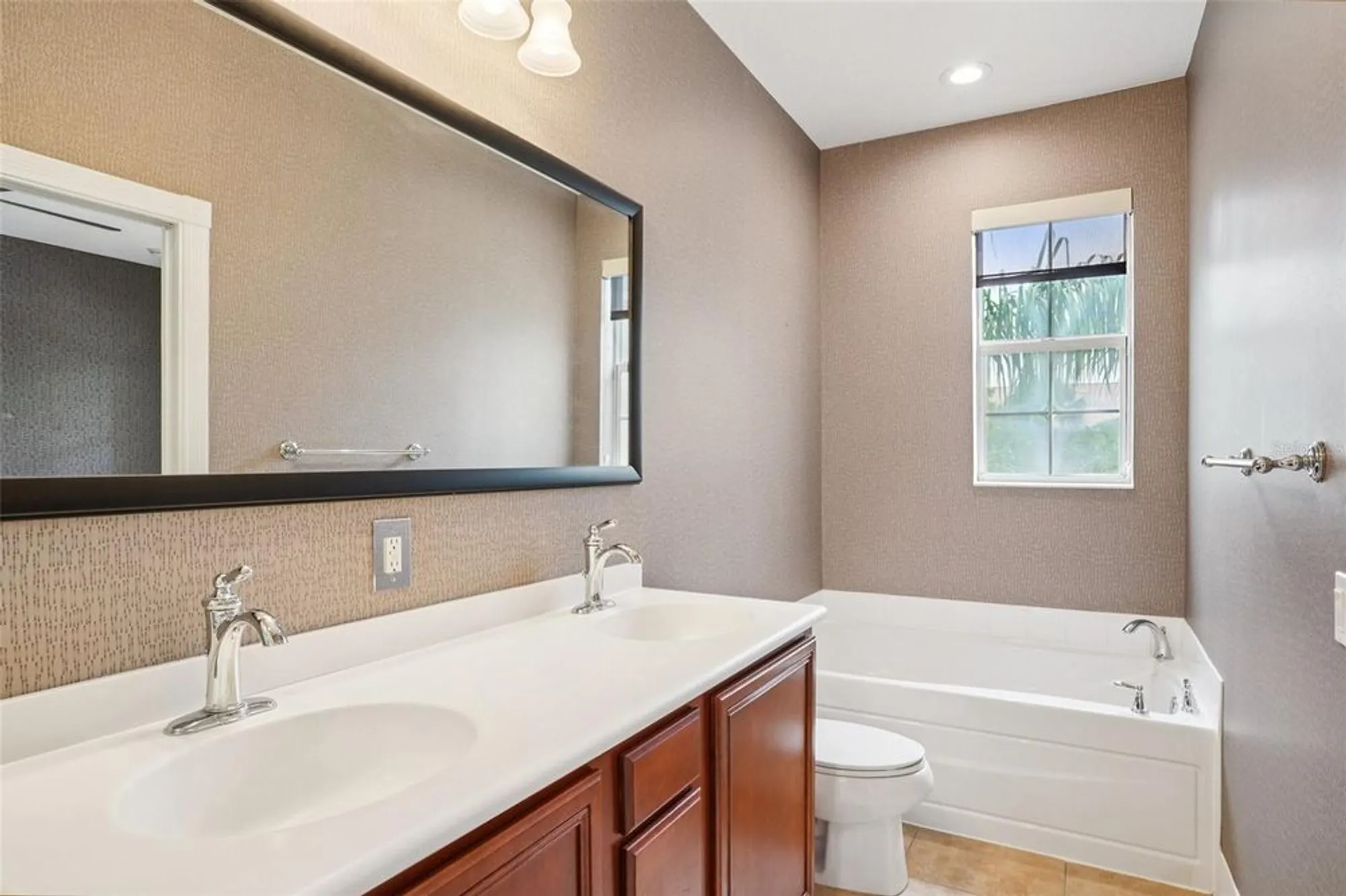 Property Slideshow image 25 of 59 | 8430 leatherleaf ln, Orlando, FL, 32827