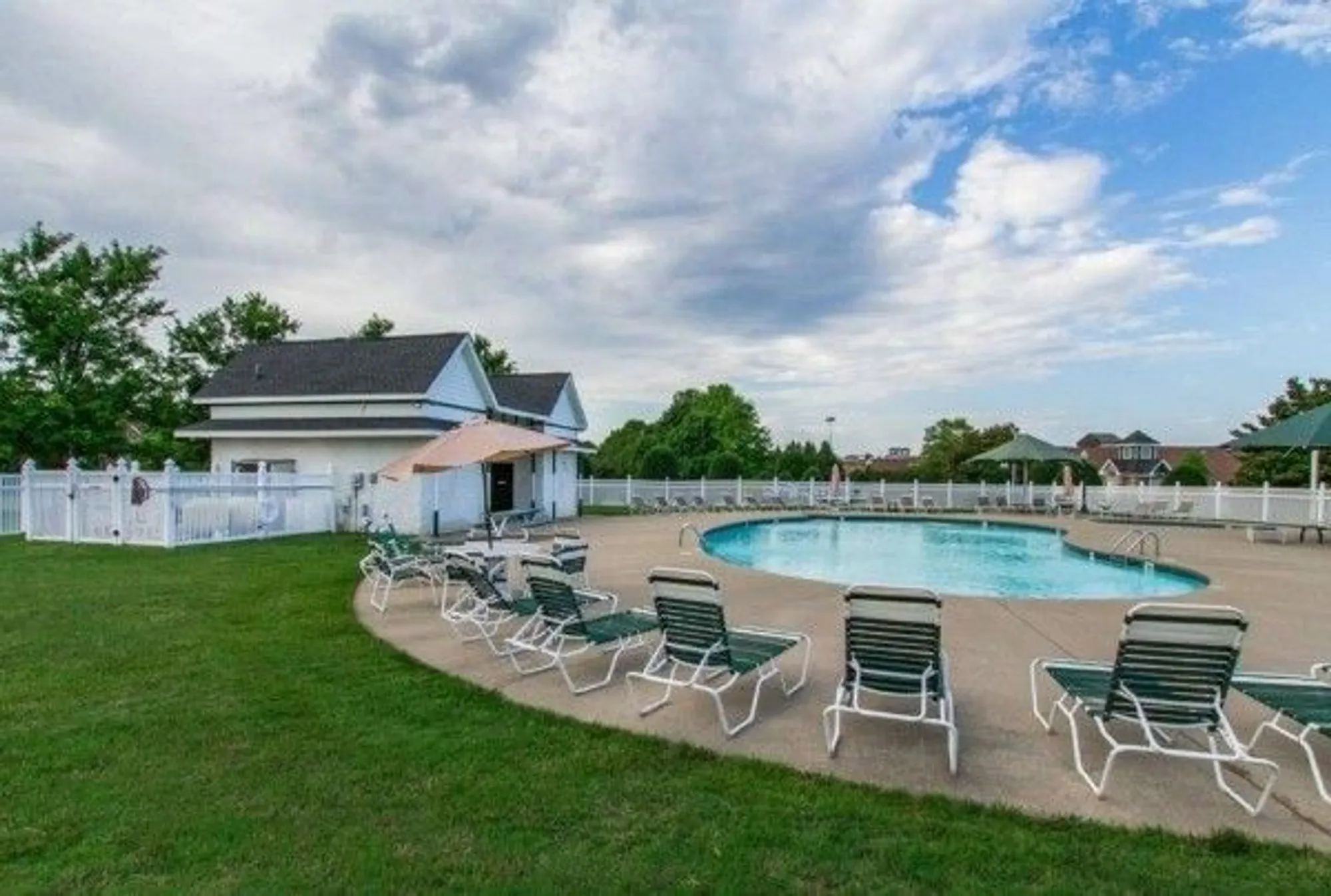 Property Slideshow image 26 of 28 | 702 forest glen cir, Murfreesboro, TN, 37128