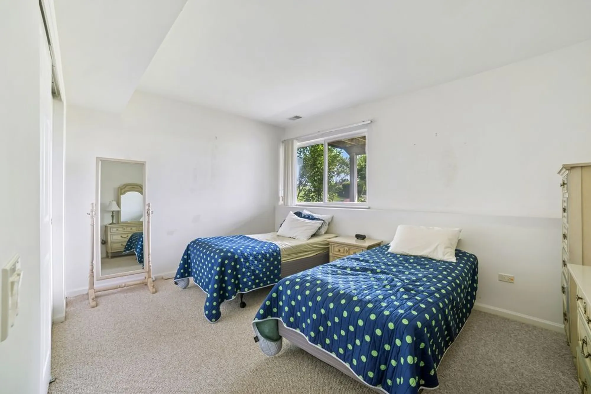 Property Slideshow image 17 of 21 | 12663 cold springs dr, Huntley, IL, 60142