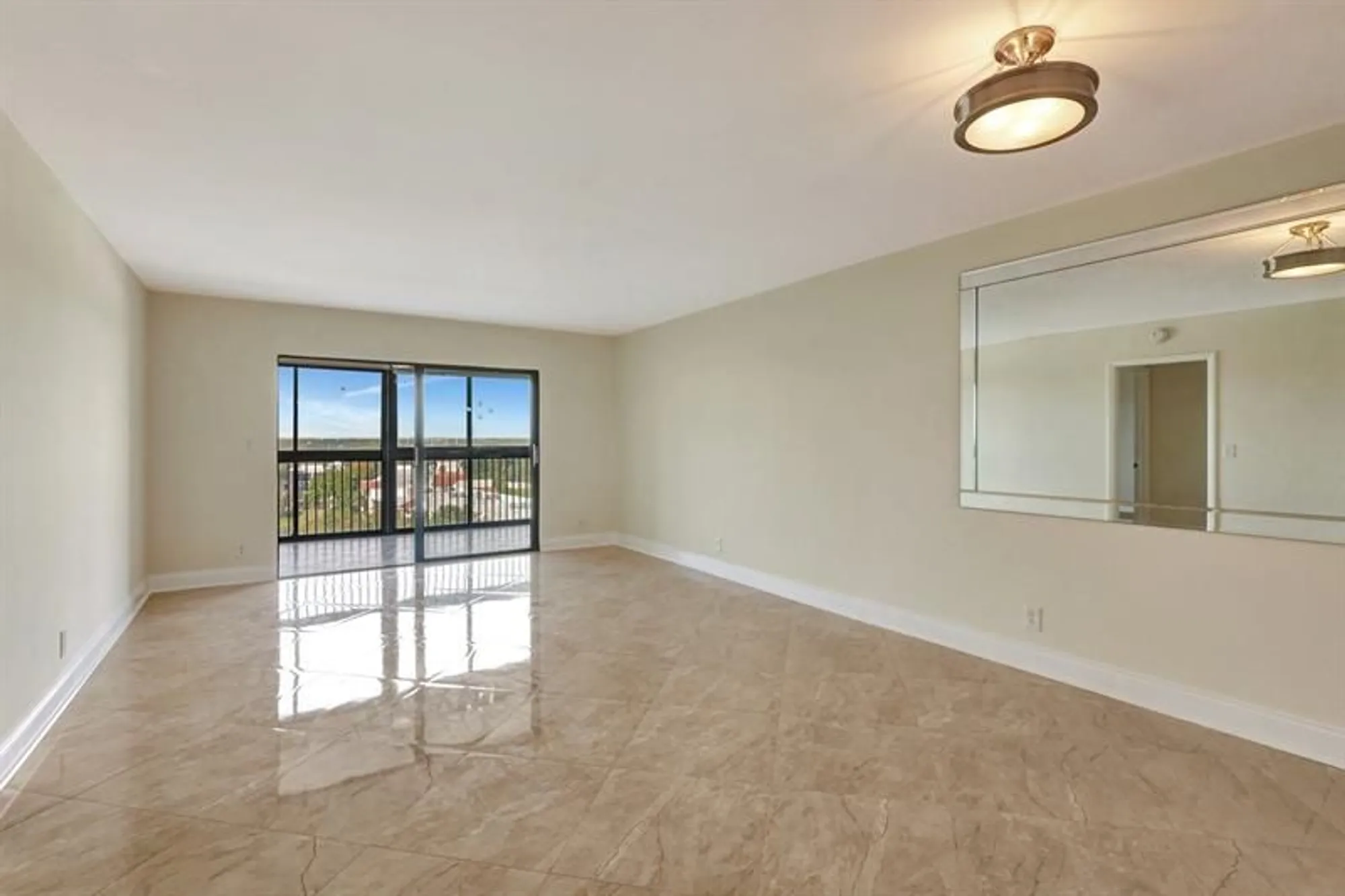 Property Slideshow image 10 of 27 | 14460 strathmore ln 807, Delray Beach, FL, 33446