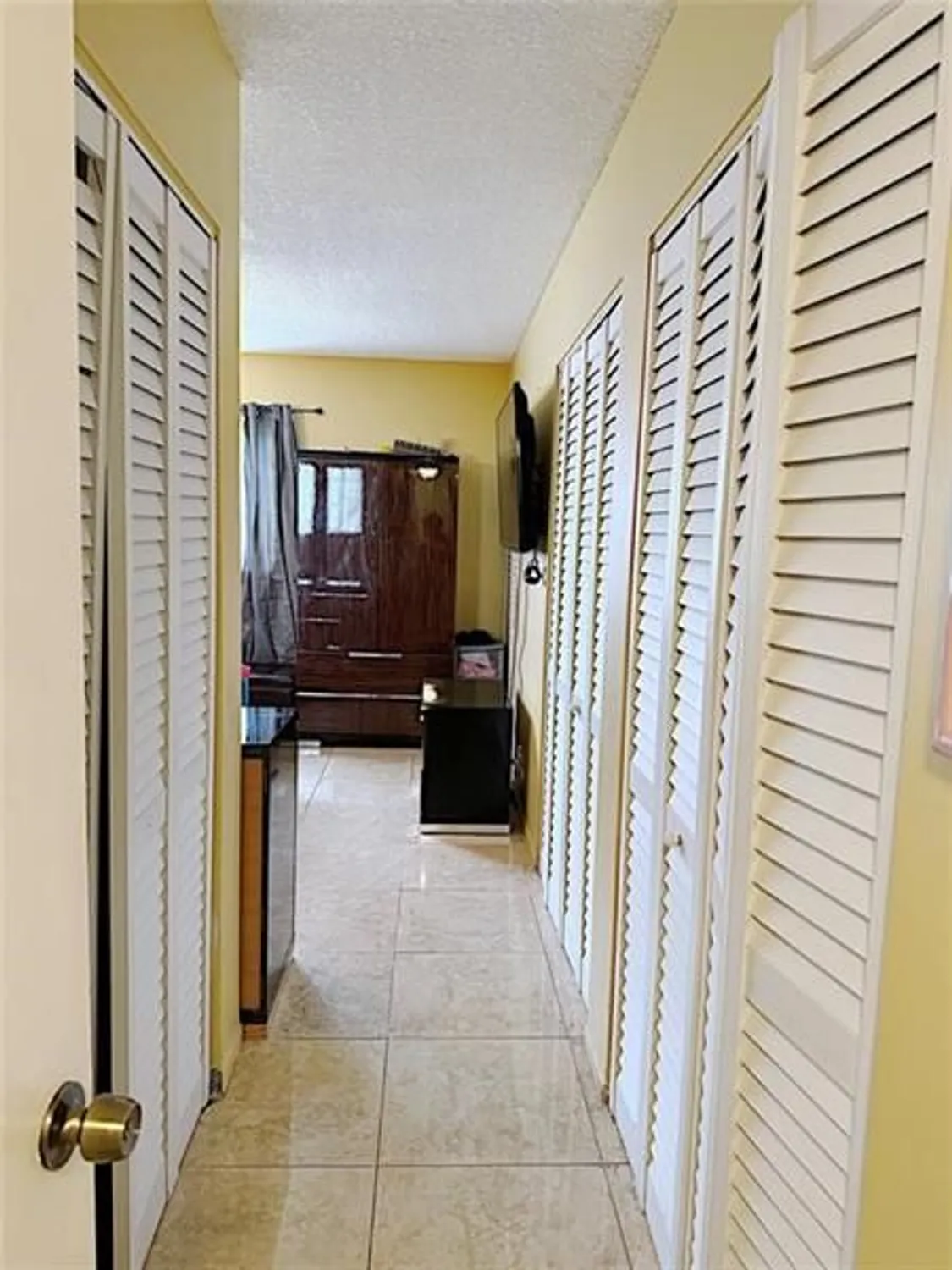 Property Slideshow image 17 of 25 | 325 se 11th ter # 205te, Dania Beach, FL, 33004