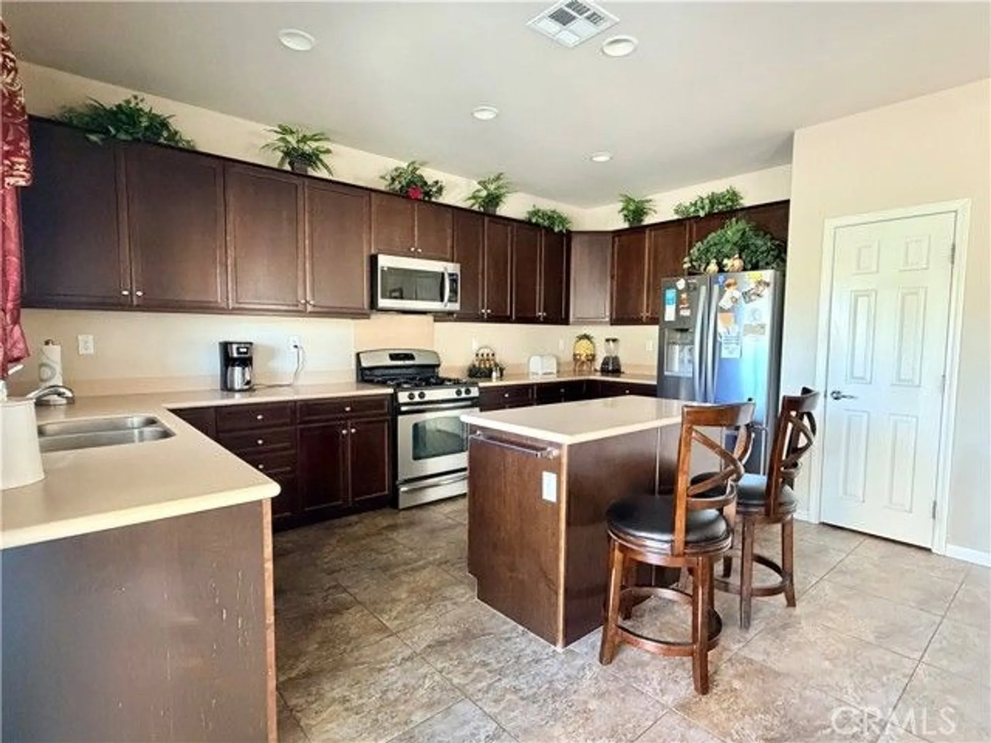 Property Slideshow image 11 of 30 | 19422 royal oaks rd, Apple Valley, CA, 92308