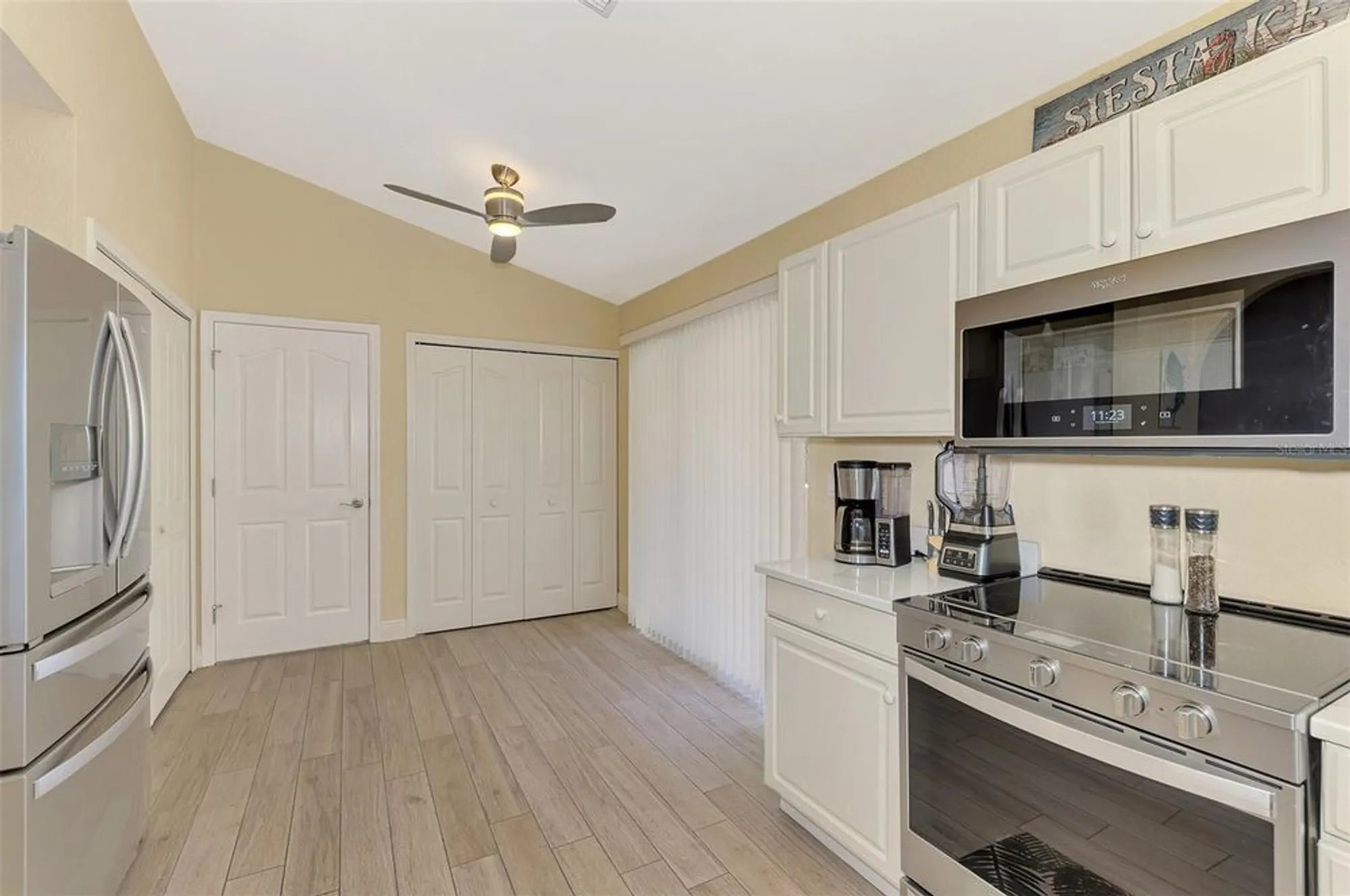 Property Slideshow image 23 of 55 | 320 bermuda ct 10, Venice, FL, 34293