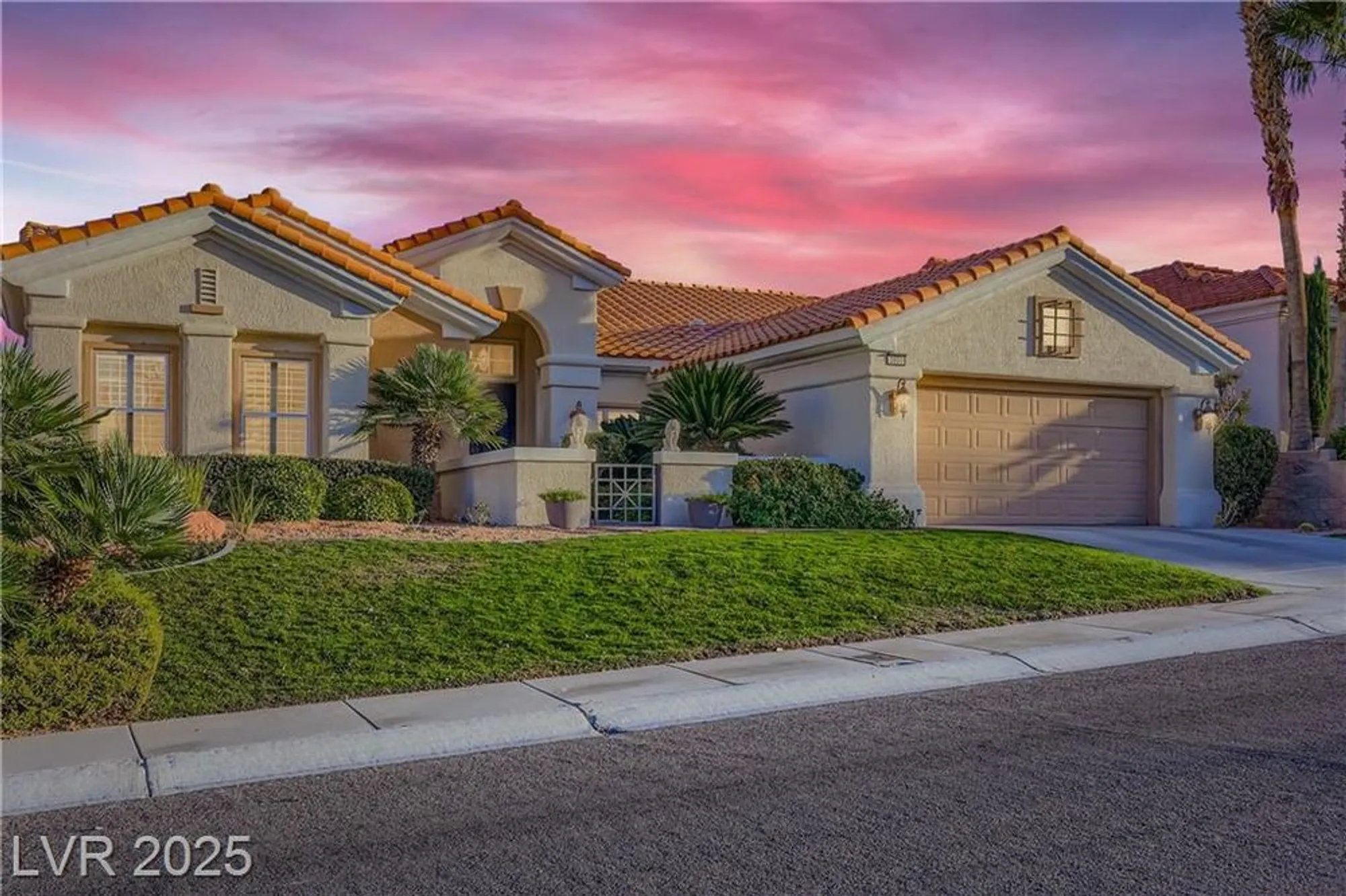 Property Slideshow image 30 of 35 | 2800 darby falls dr, Las Vegas, NV, 89134