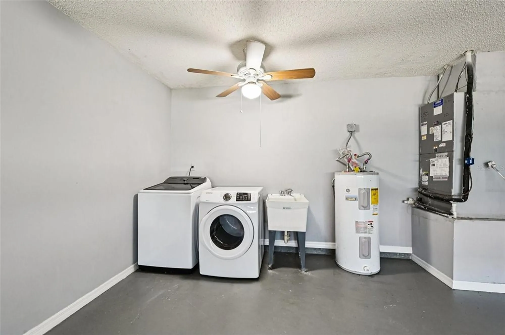 Property Slideshow image 23 of 55 | 2421 lancaster dr, Sun City Center, FL, 33573