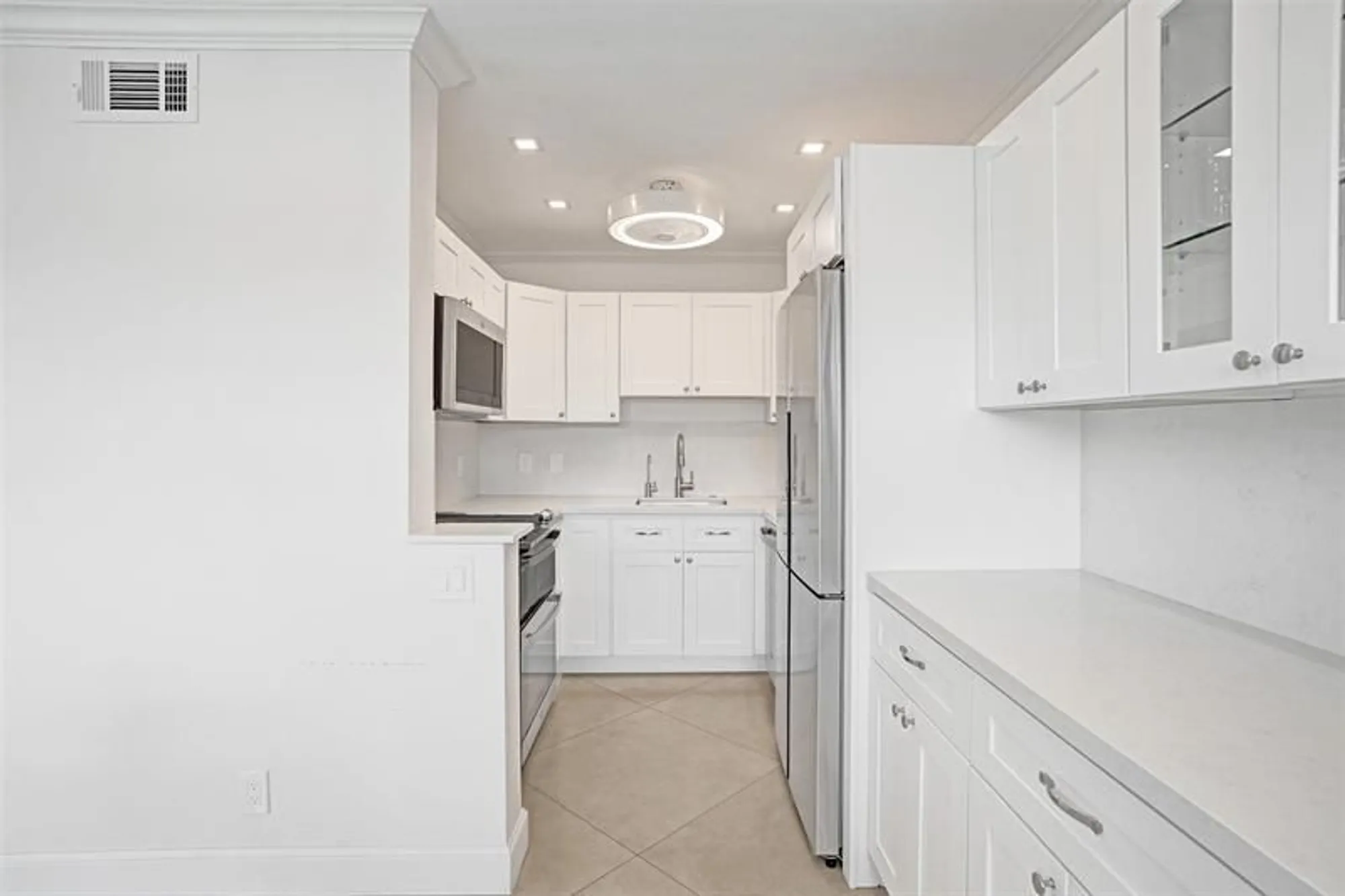 Property Slideshow image 27 of 49 | 1001 n riverside dr 304, Pompano Beach, FL, 33062