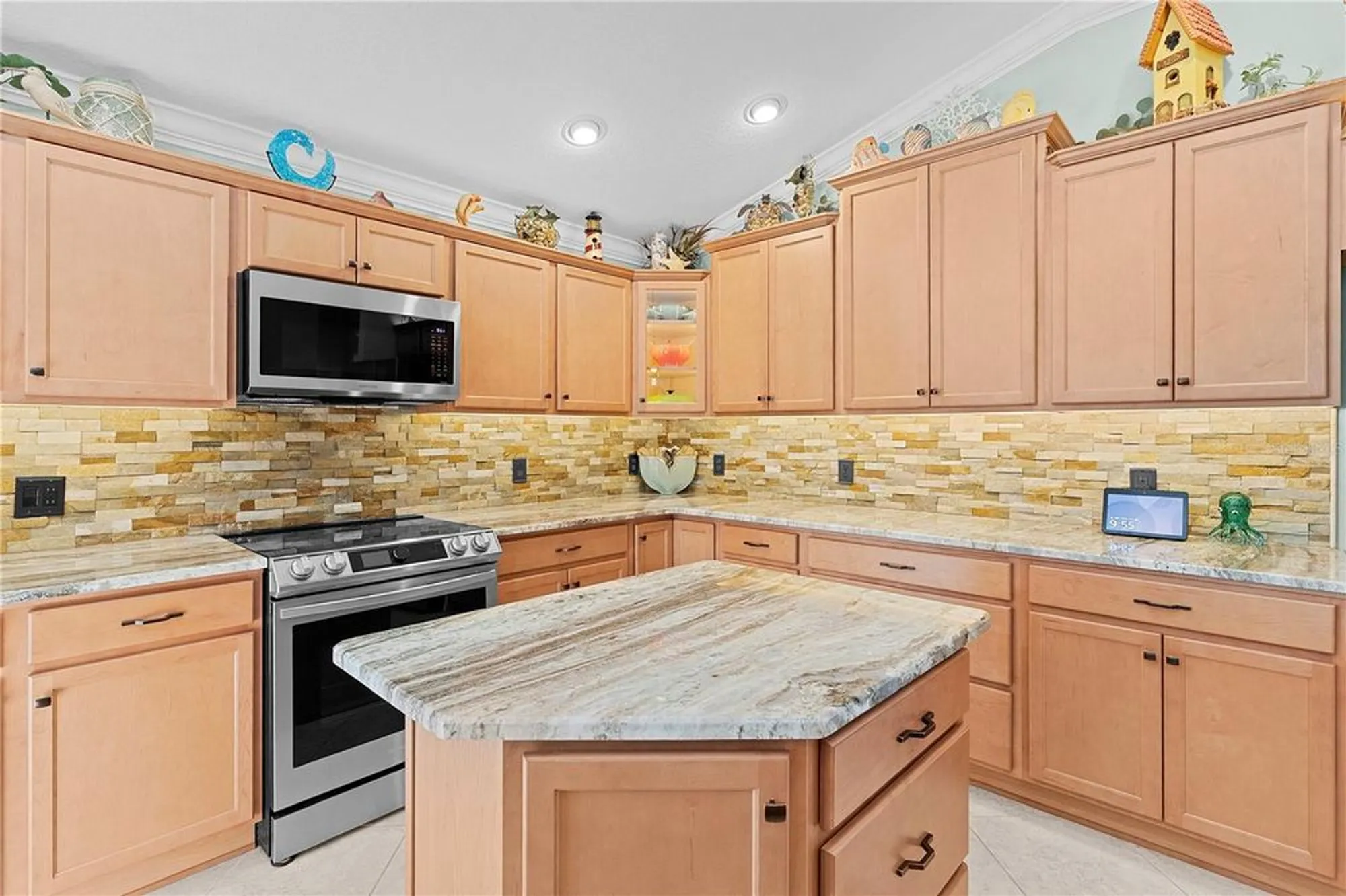 Property Slideshow image 15 of 65 | 16839 se 91st crenshaw ter, The Villages, FL, 32162