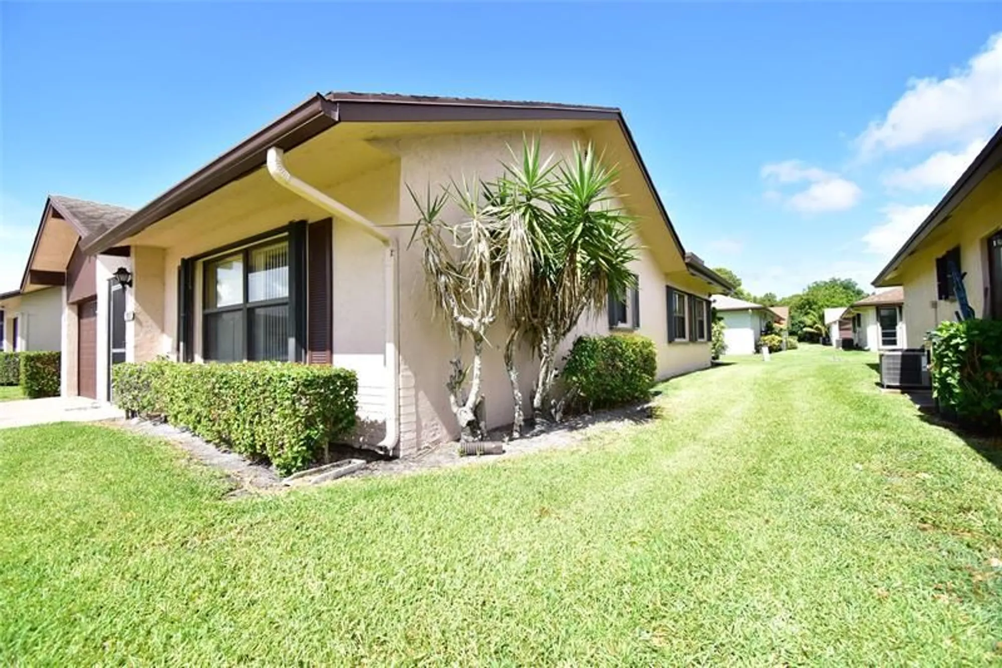 Property Slideshow image 24 of 30 | 3305 silver buttonwood dr, Greenacres, FL, 33463