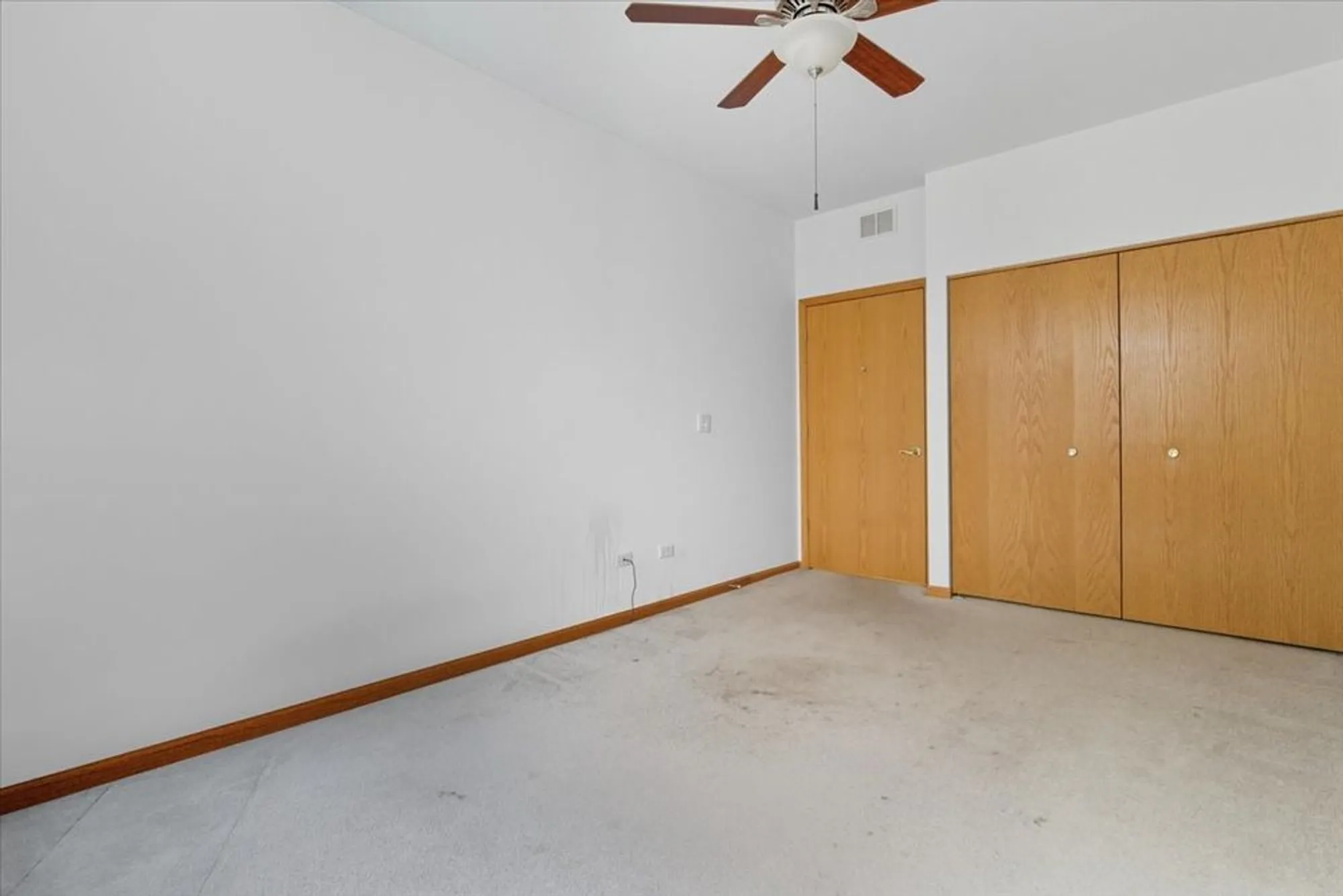 Property Slideshow image 20 of 25 | 2346 ashbrook ln, Grayslake, IL, 60030