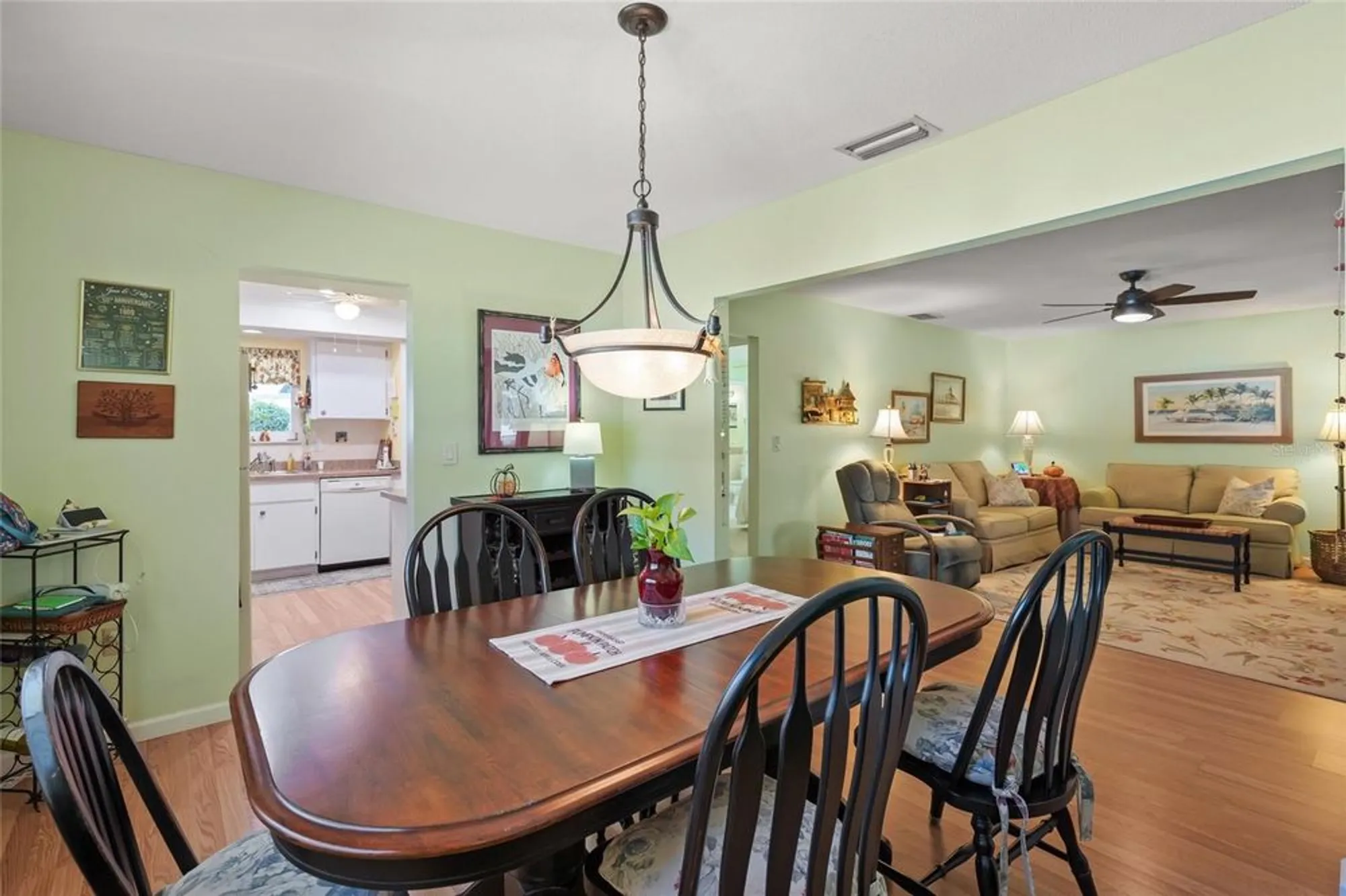 Property Slideshow image 14 of 41 | 1325 glen oaks dr 133, Sarasota, FL, 34232