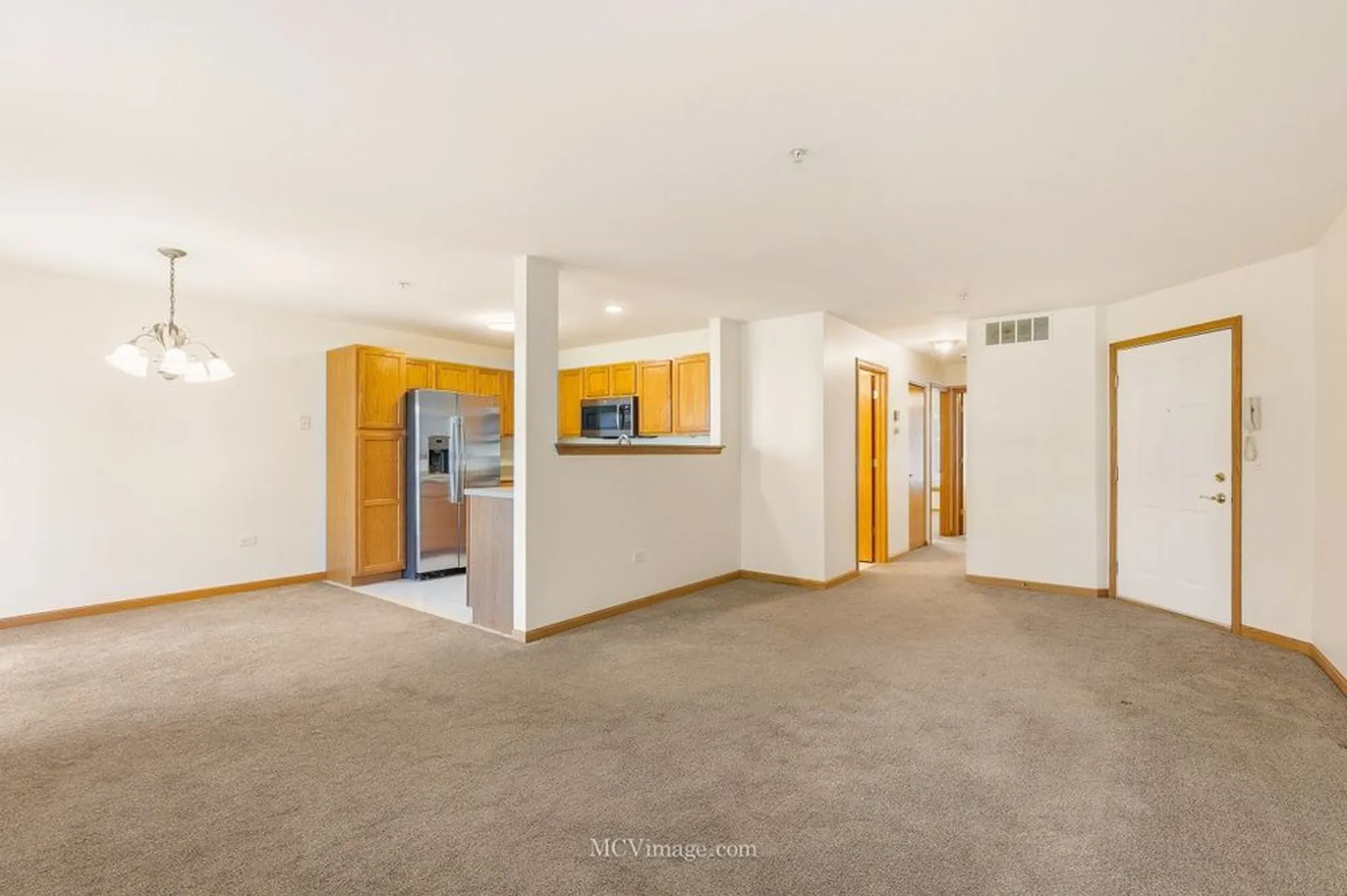 Property Slideshow image 8 of 27 | 13841 s bristlecone ln a, Plainfield, IL, 60544