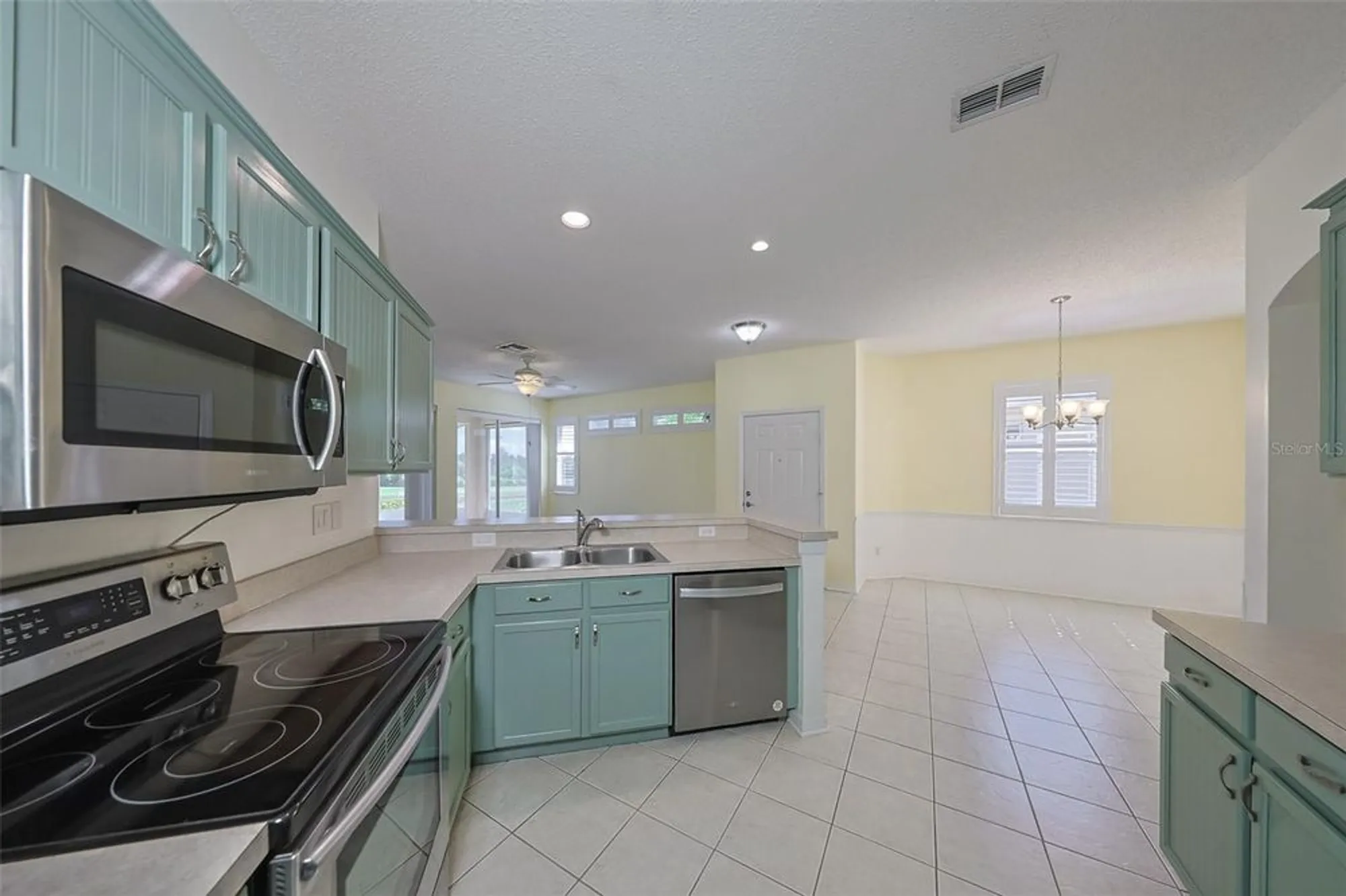 Property Slideshow image 11 of 41 | 2019 acadia greens dr, Sun City Center, FL, 33573