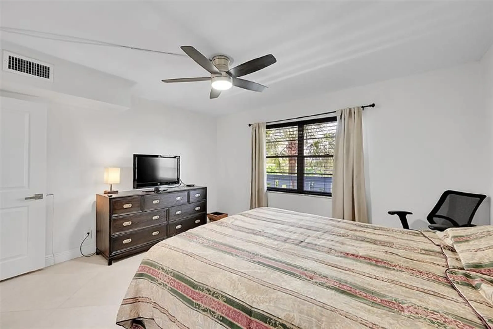 Property Slideshow image 20 of 43 | 2804 victoria way c3, Coconut Creek, FL, 33066