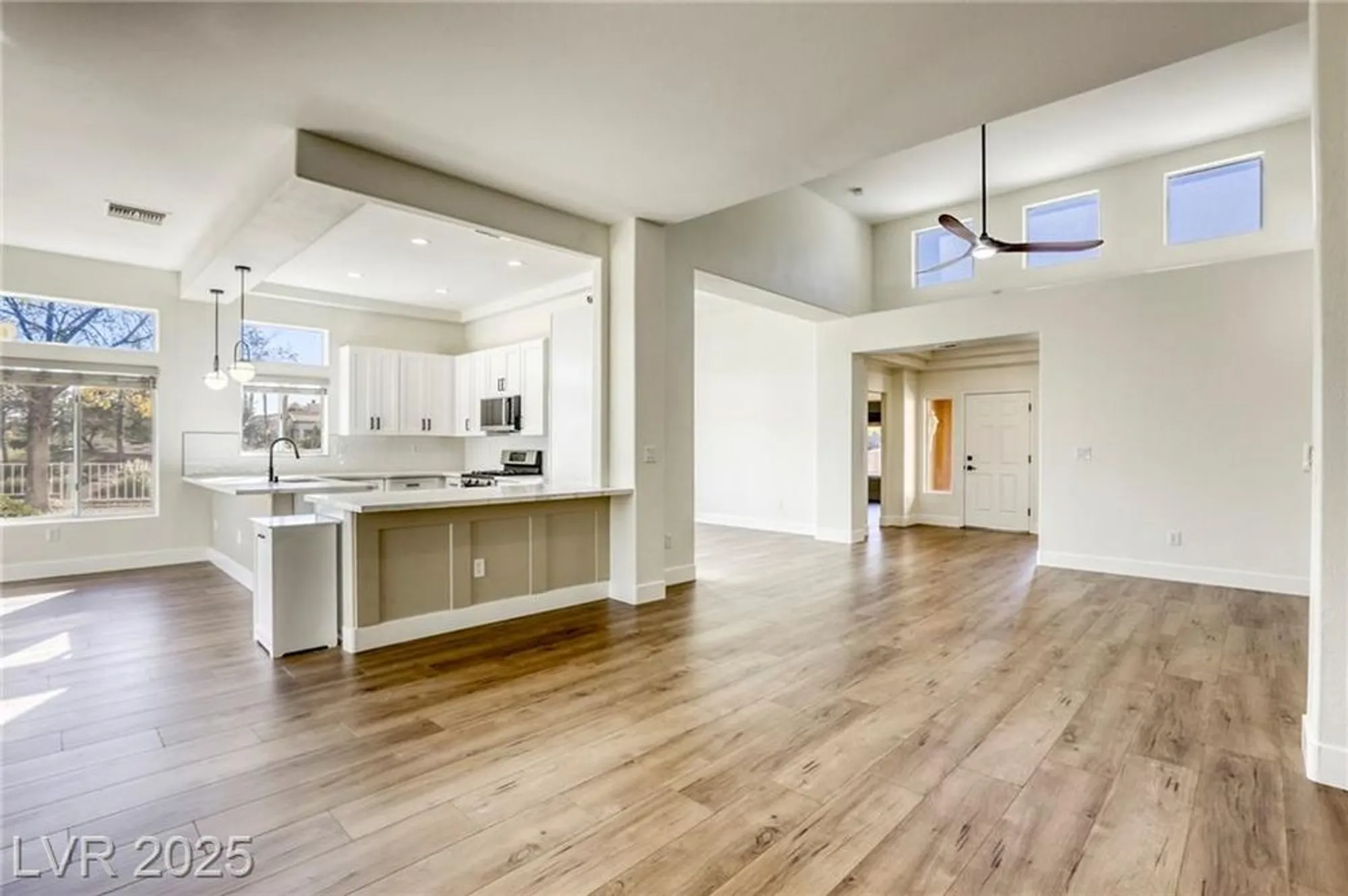 Property Slideshow image 14 of 46 | 9800 villa ridge dr, Las Vegas, NV, 89134