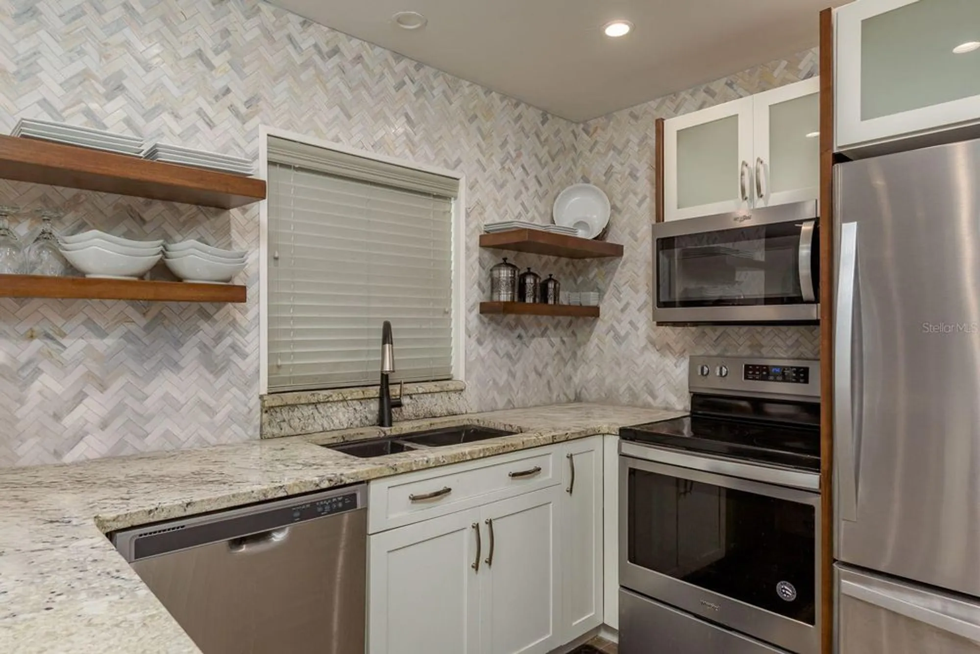 Property Slideshow image 3 of 18 | 1250 s pinellas ave apt 214, Tarpon Springs, FL, 34689
