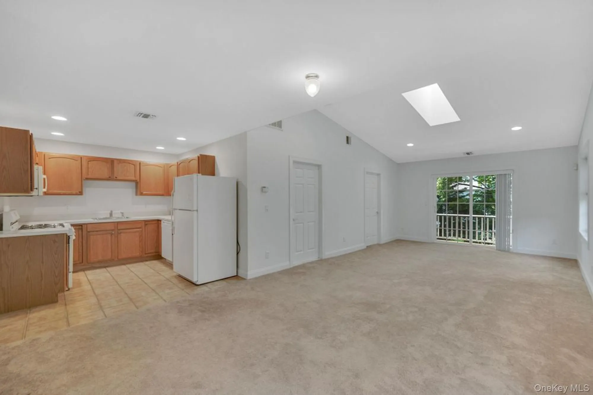 Property Slideshow image 7 of 29 | 1126 savoy dr, Melville, NY, 11747