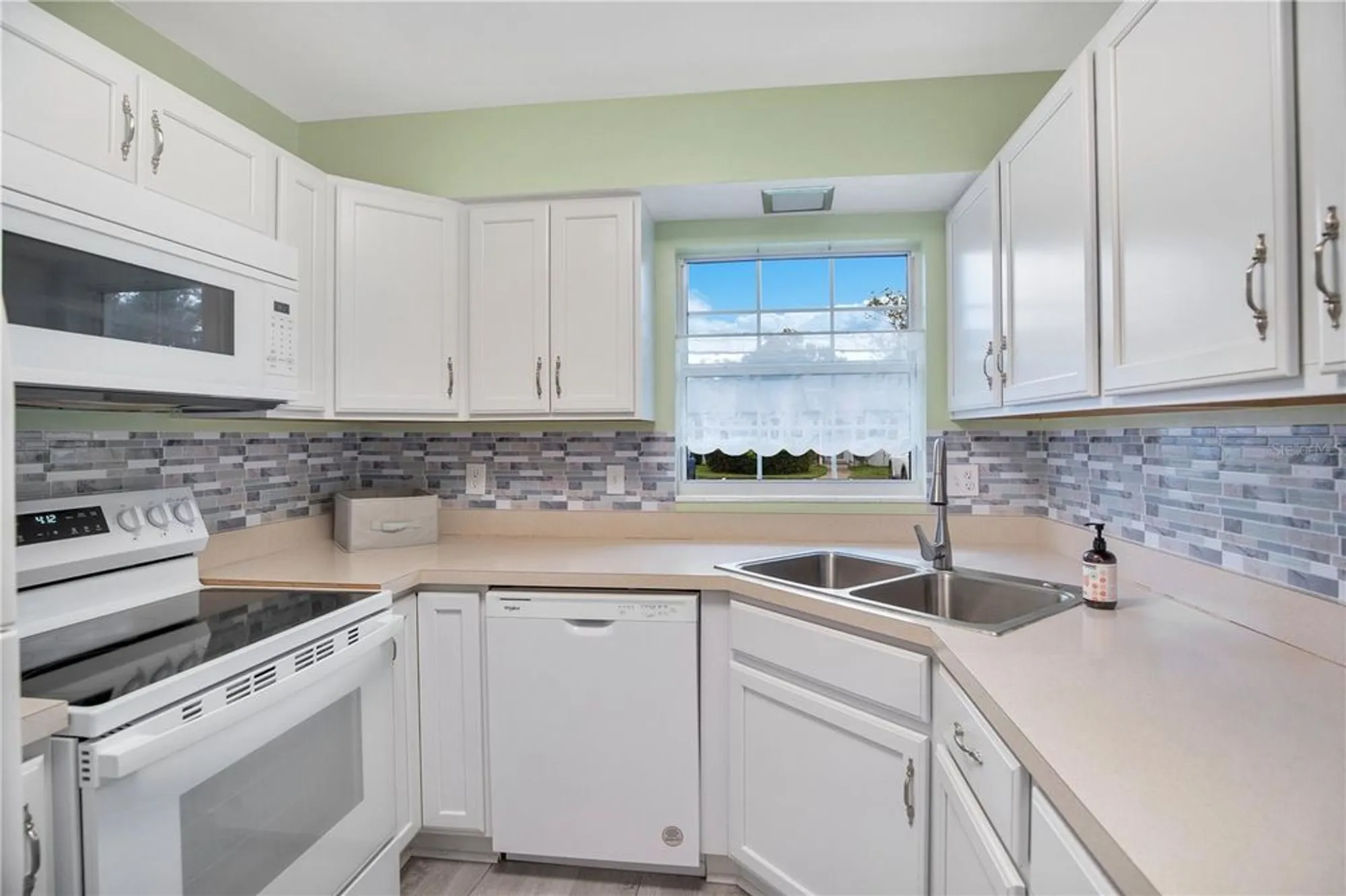 Property Slideshow image 9 of 23 | 239 n hill ave # 110, Deland, FL, 32724