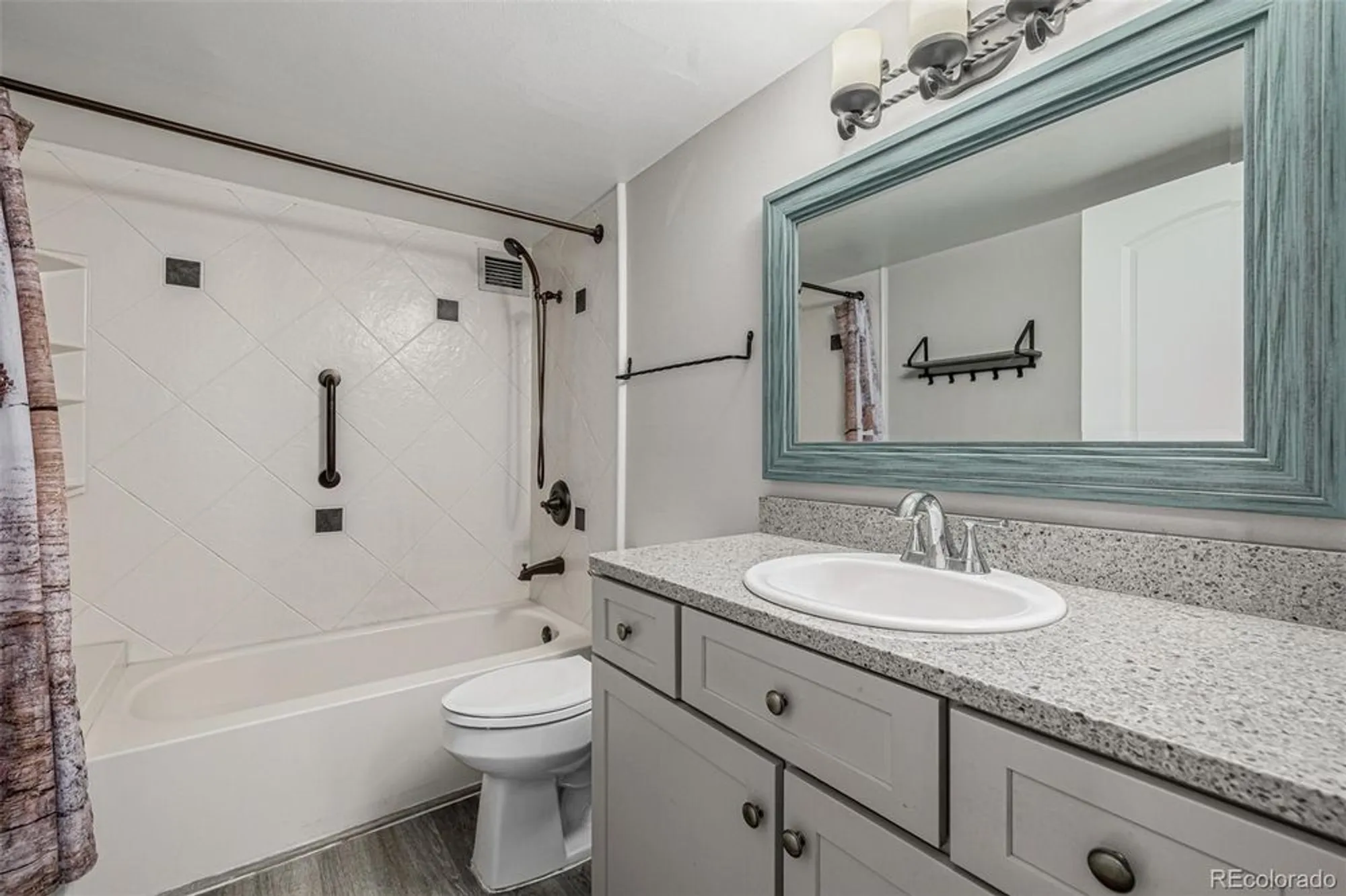 Property Slideshow image 12 of 31 | 14050 e linvale pl apt 106, Aurora, CO, 80014