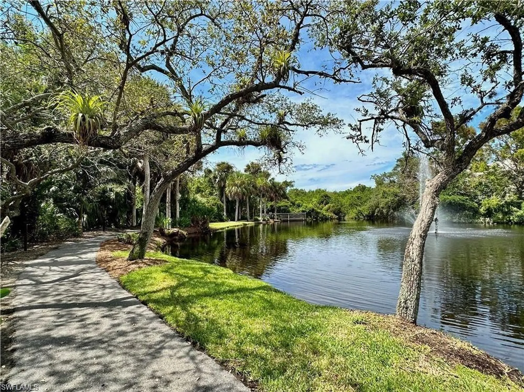 Property Slideshow image 35 of 36 | 100 glenview pl 202, Naples, FL, 34108