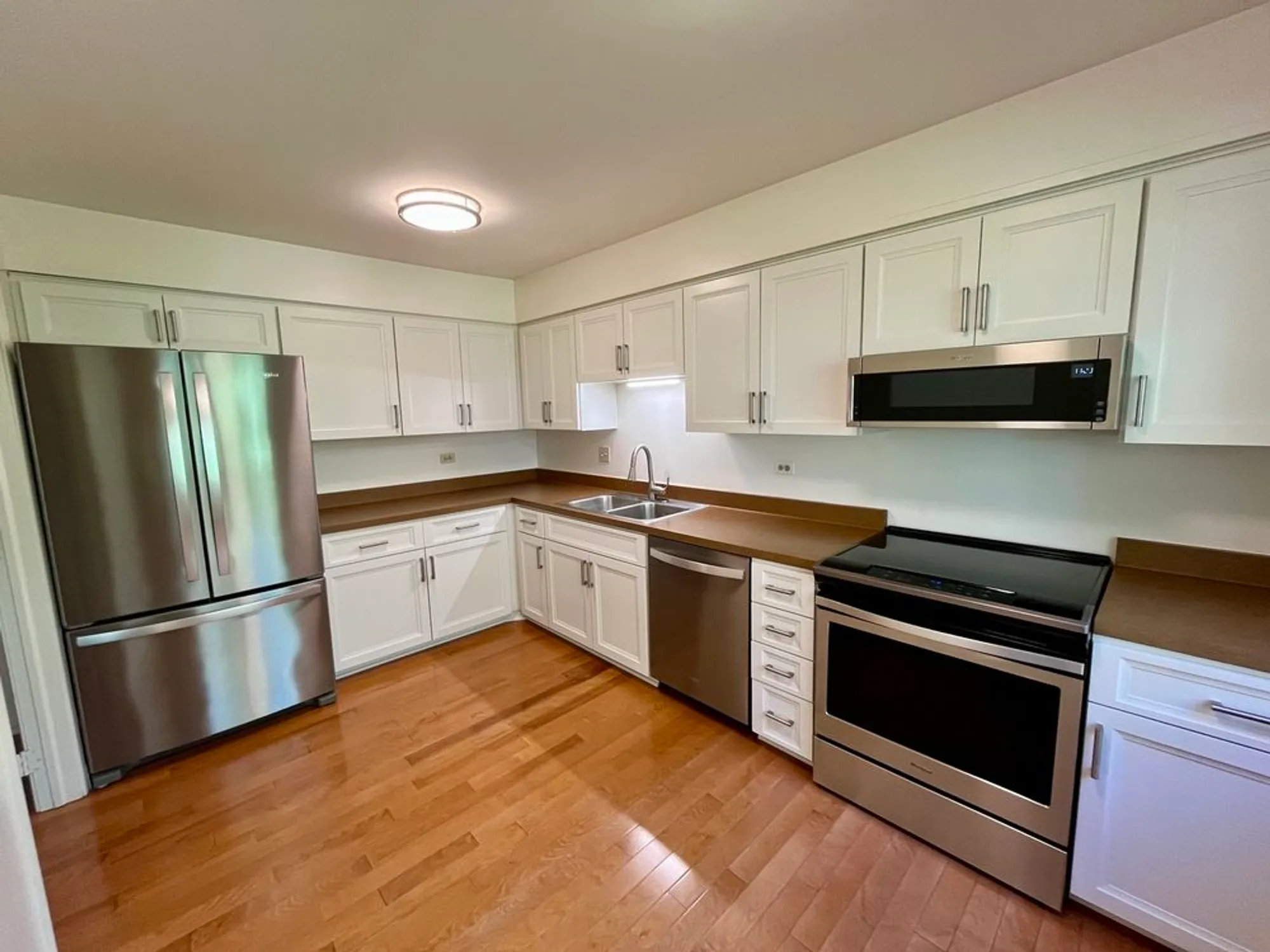 Property Slideshow image 11 of 43 | 315 bluff ct c, Lake Barrington, IL, 60010