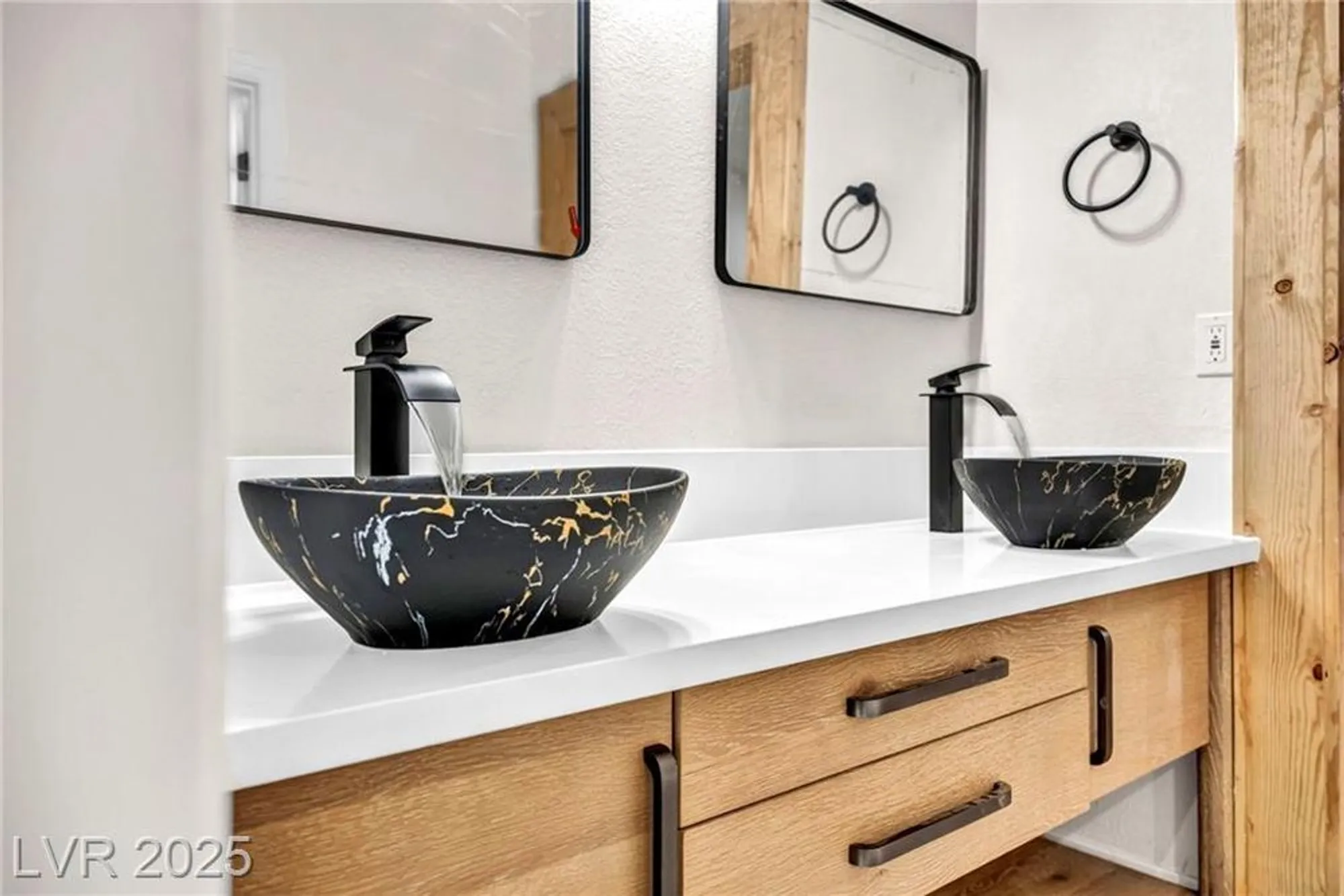 Property Slideshow image 29 of 70 | 2920 crown ridge dr, Las Vegas, NV, 89134